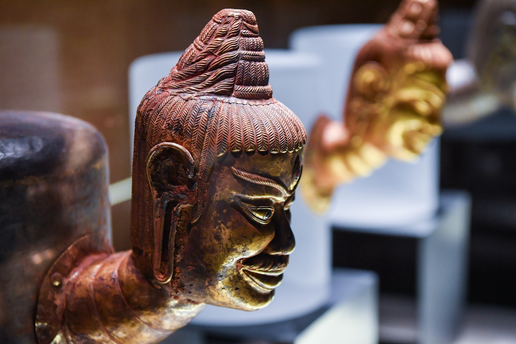 Kosa là một lớp vỏ kim loại, làm bằng vàng hay bạc, dùng để phủ lên ngoài ngẫu tượng linga, hiện thân của Shiva. Kosa kết hợp với một số phù điêu biểu thị khuôn mặt hay đầu thần Shiva.