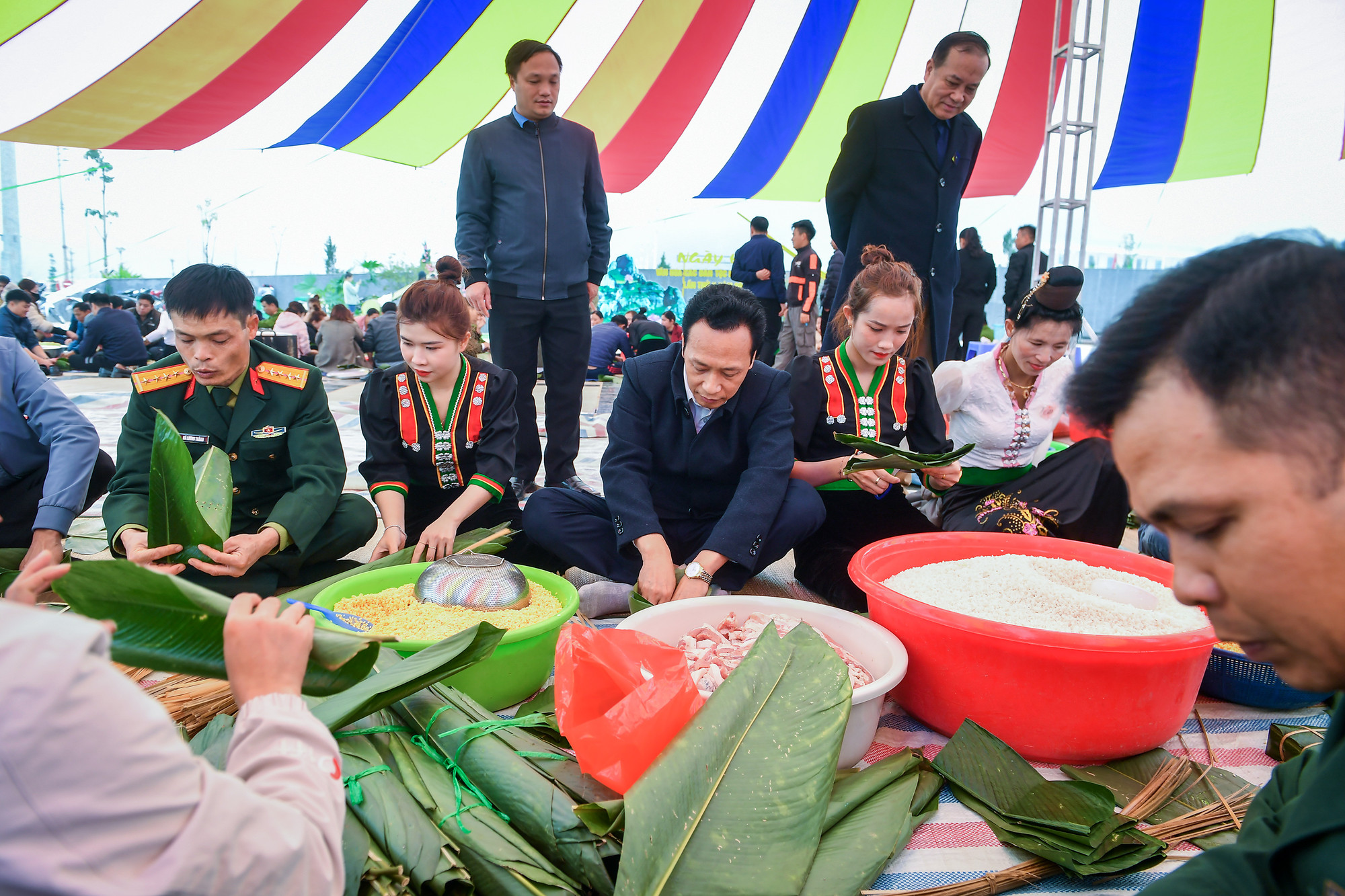 Ấm tình quân dân ngày Tết vùng biên Nậm Pồ.