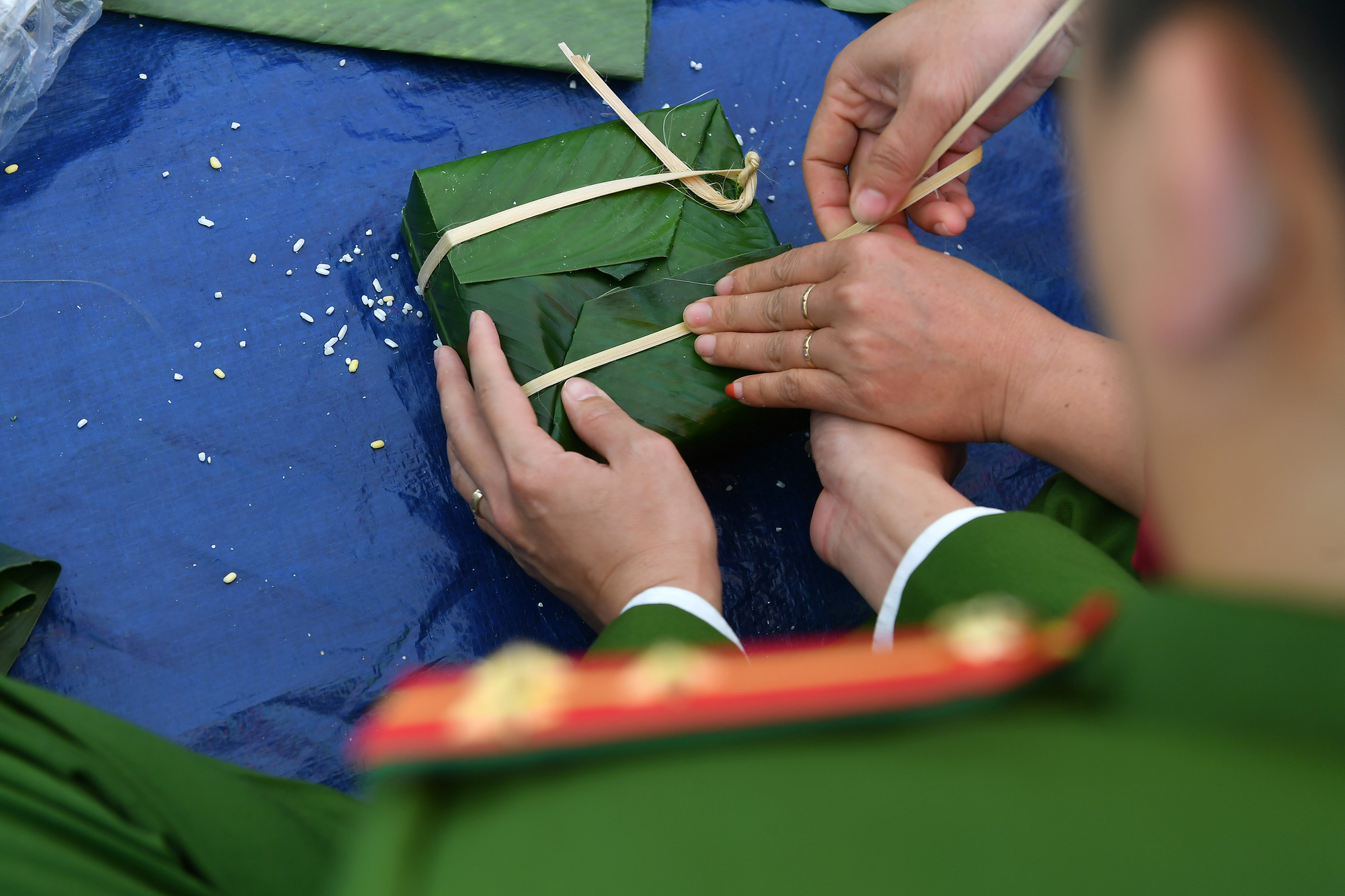 Những chiếc bánh ấm tình quân dân miền biên viễn Nậm Pồ...