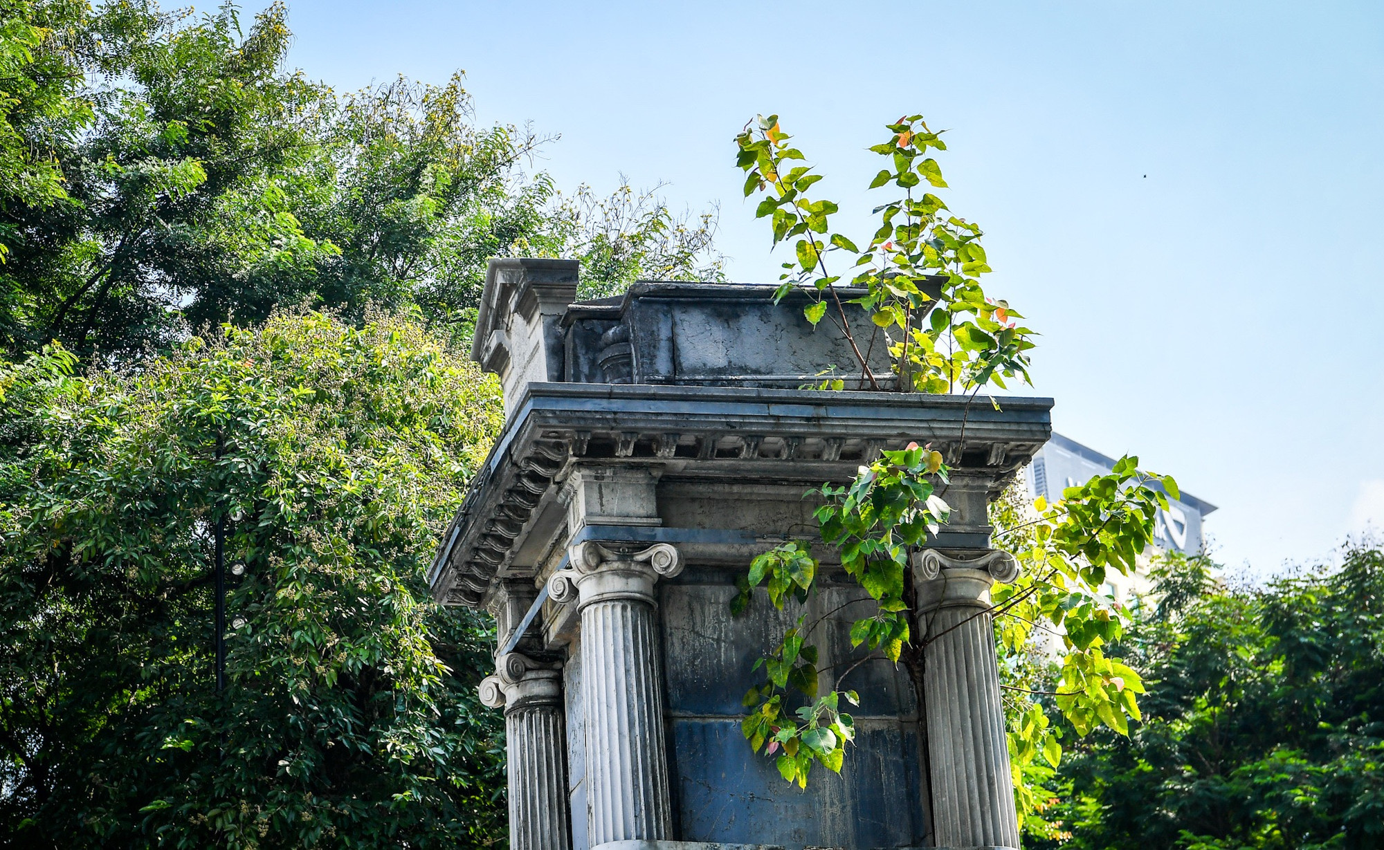 Công trình kiến trúc này được đánh giá là sự giao thoa giữa nghệ thuật kiến trúc tạo hình phương Tây và văn hoá dân gian Việt Nam.