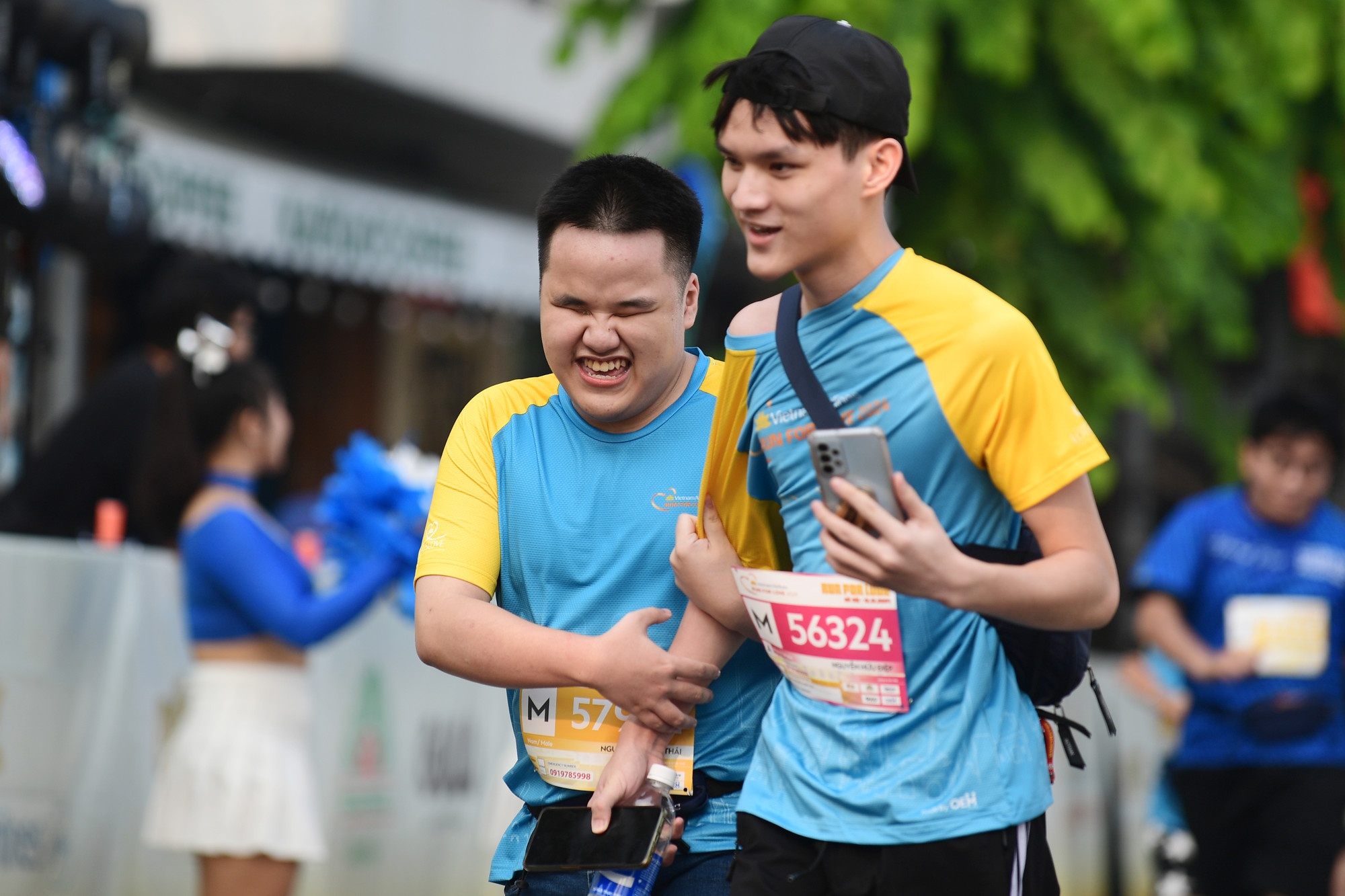 Giải chạy Run For Love 2024 trở nên ý nghĩa hơn khi có sự tham gia của hơn 300 vận động viên khiếm thị, tranh tài ở cả ba cự ly. Giải chạy Run For Love 2024 trở nên ý nghĩa hơn khi có sự tham gia của hơn 300 vận động viên khiếm thị, tranh tài ở cả ba cự ly.