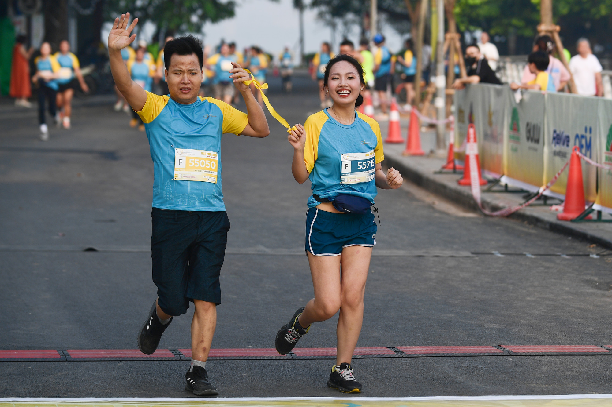 Niềm vui của các vận động viên khiếm thị. Niềm vui của các vận động viên khiếm thị.