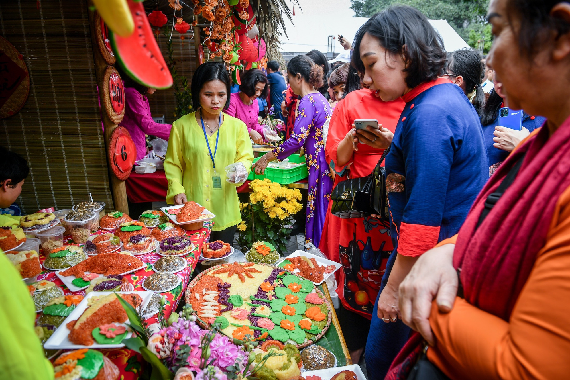 Một gánh hàng xôi đầu xuân... Một gánh hàng xôi đầu xuân...