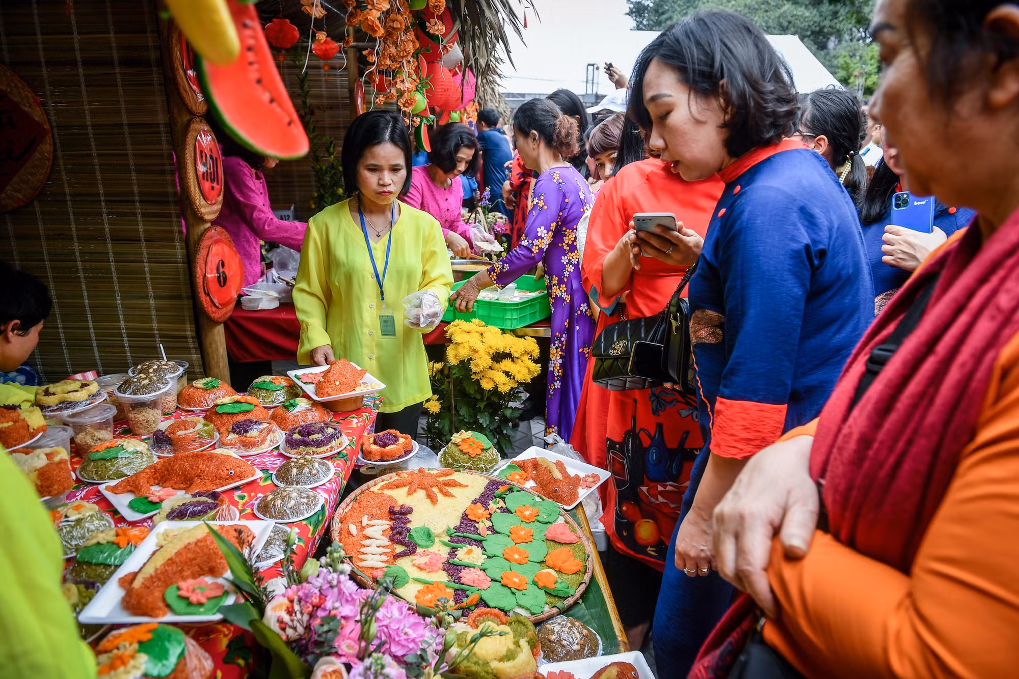 Một gánh hàng xôi đầu xuân... Một gánh hàng xôi đầu xuân...