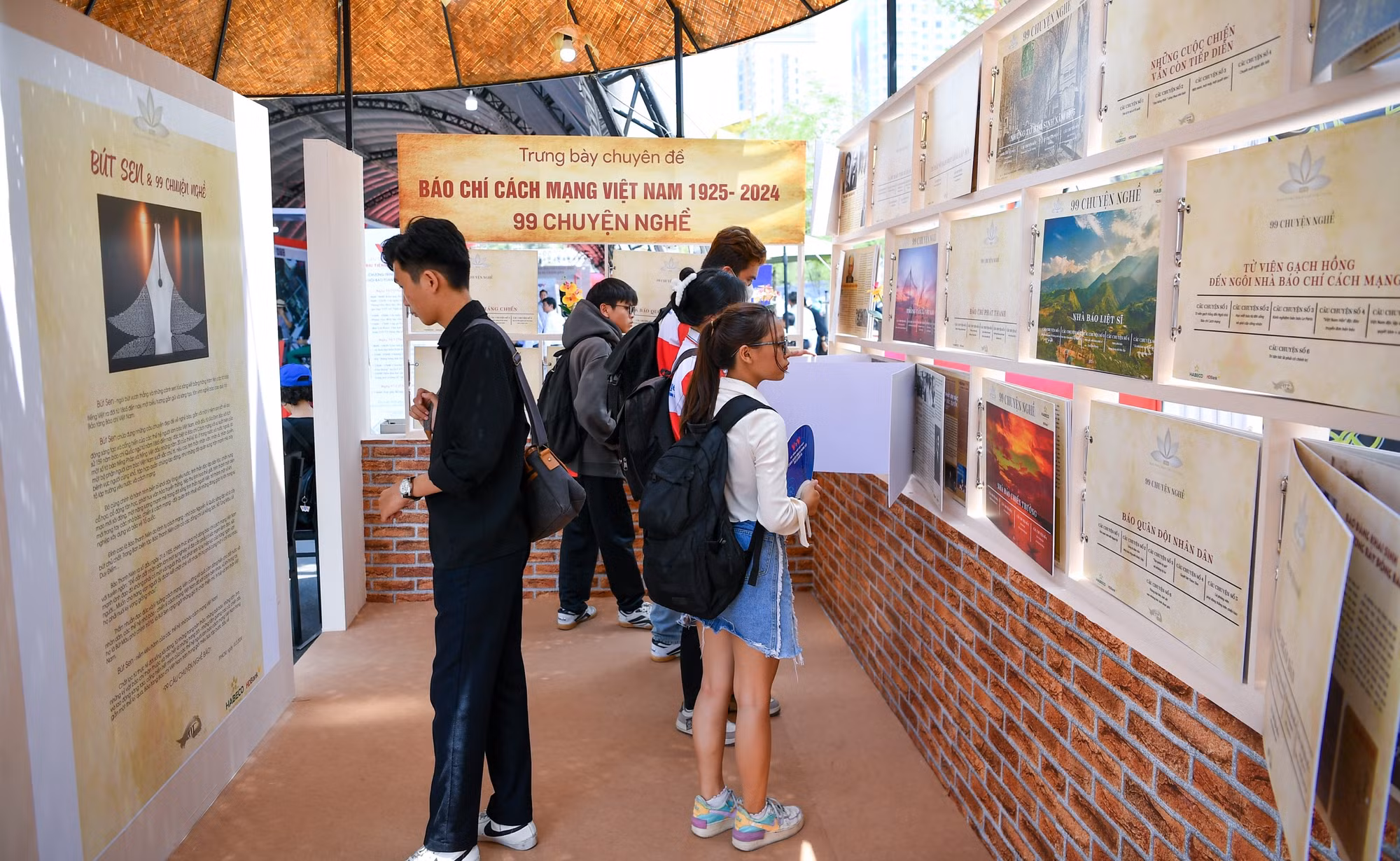 Sáng 15/3, Hội Báo toàn quốc năm 2024 đã chính thức được khai mạc tại Thành phố Hồ Chí Minh. Trong khuôn khổ sự kiện, nhiều công chúng báo chí tỏ ra đặc biệt thích thú với gian trưng bày chuyên đề Báo chí Cách mạng Việt Nam 1925-2024: 99 chuyện nghề của Bảo tàng Báo chí Việt Nam. Sáng 15/3, Hội Báo toàn quốc năm 2024 đã chính thức được khai mạc tại Thành phố Hồ Chí Minh. Trong khuôn khổ sự kiện, nhiều công chúng báo chí tỏ ra đặc biệt thích thú với gian trưng bày chuyên đề Báo chí Cách mạng Việt Nam 1925-2024: 99 chuyện nghề của Bảo tàng Báo chí Việt Nam.