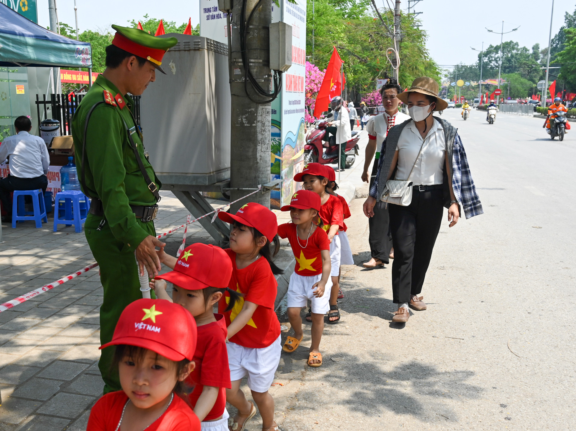 Hôm nay, các em được đến thăm Bảo tàng Chiến thắng lịch sử Điện Biên Phủ.