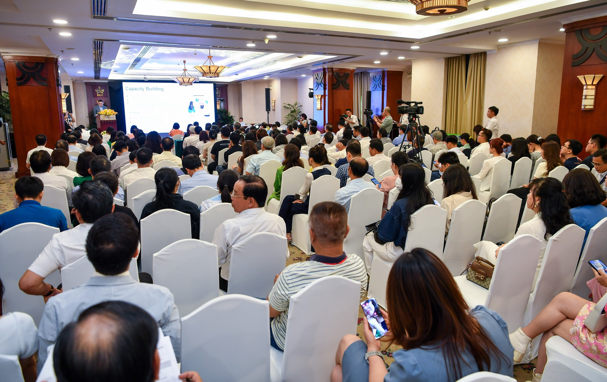 Quang cảnh phiên thảo luận.