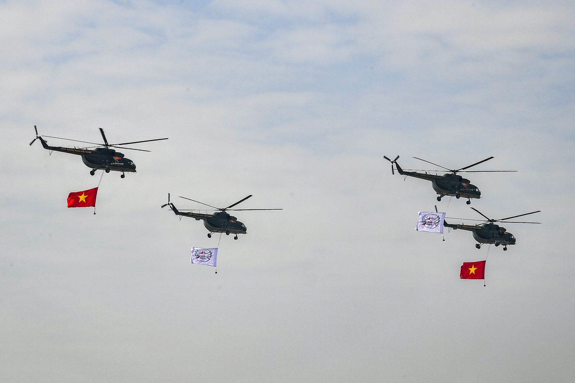 Điểm nhấn của Lễ khai mạc là màn biểu diễn của lực lượng Không quân Việt Nam. Điểm nhấn của Lễ khai mạc là màn biểu diễn của lực lượng Không quân Việt Nam.