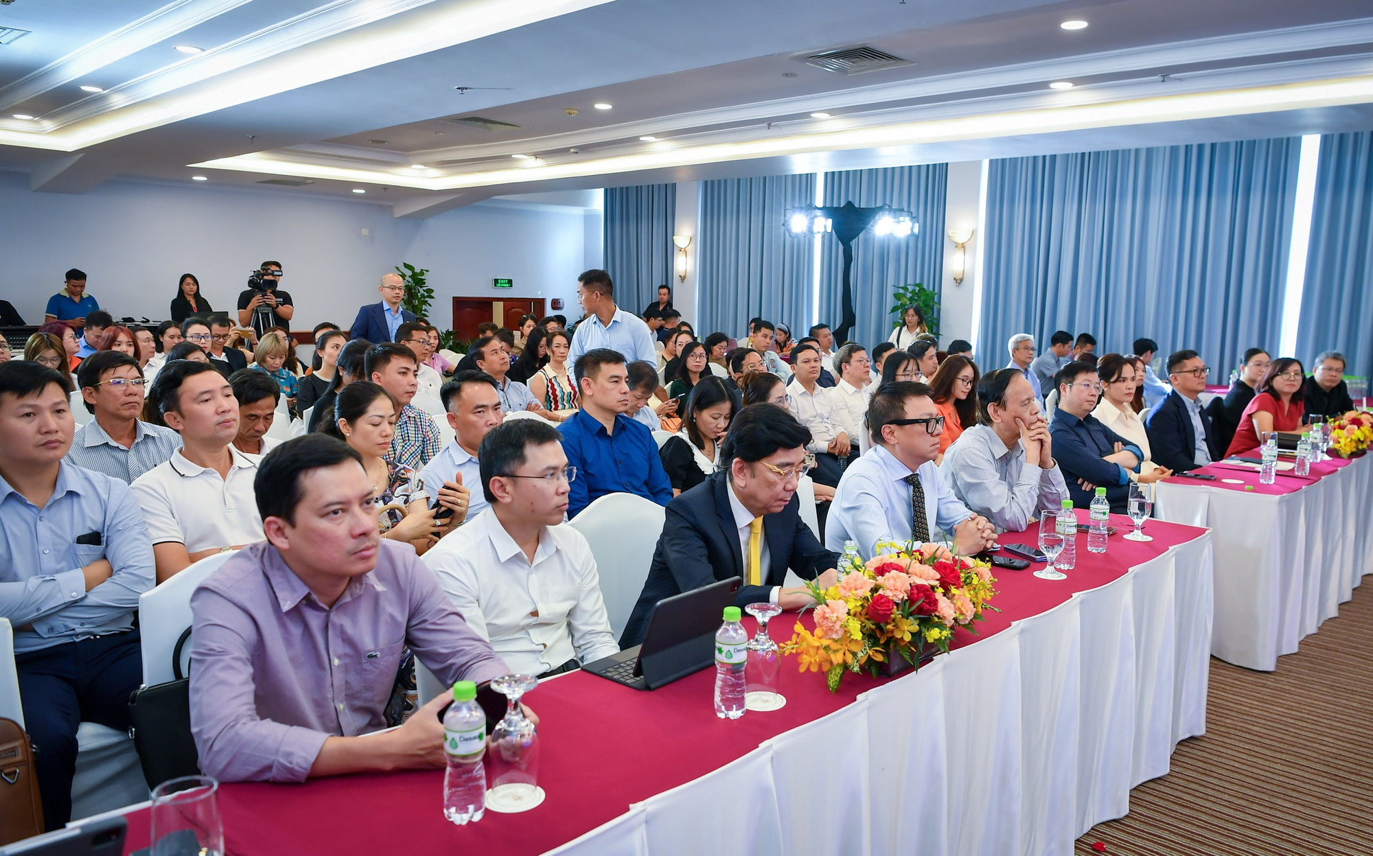 Các đại biểu tham dự buổi thảo luận.