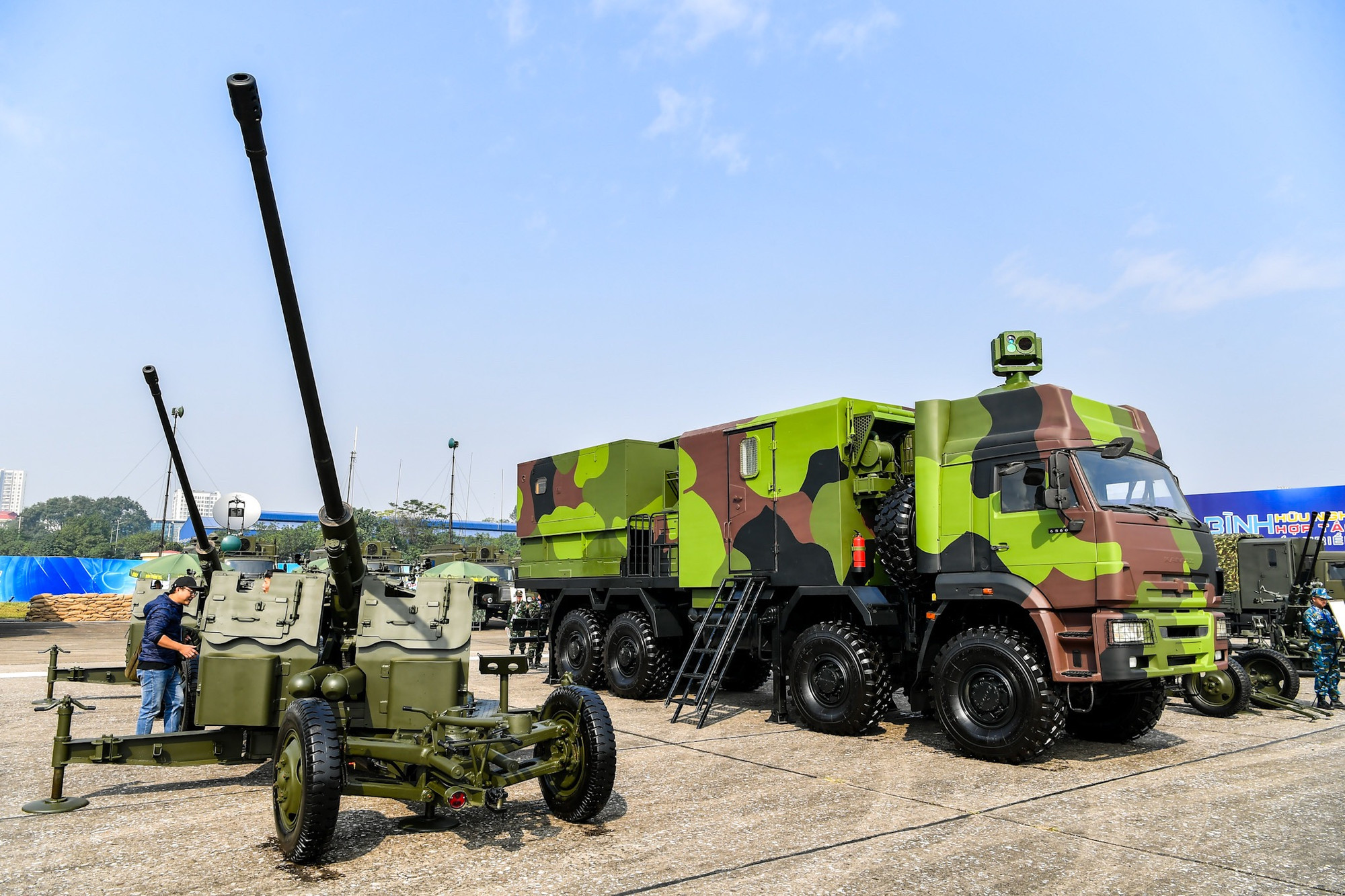 Hệ thống tích hợp giúp tự động hóa hoạt động của tổ hợp pháo phòng không 57mm do Viettel phát triển. Hệ thống tích hợp giúp tự động hóa hoạt động của tổ hợp pháo phòng không 57mm do Viettel phát triển.