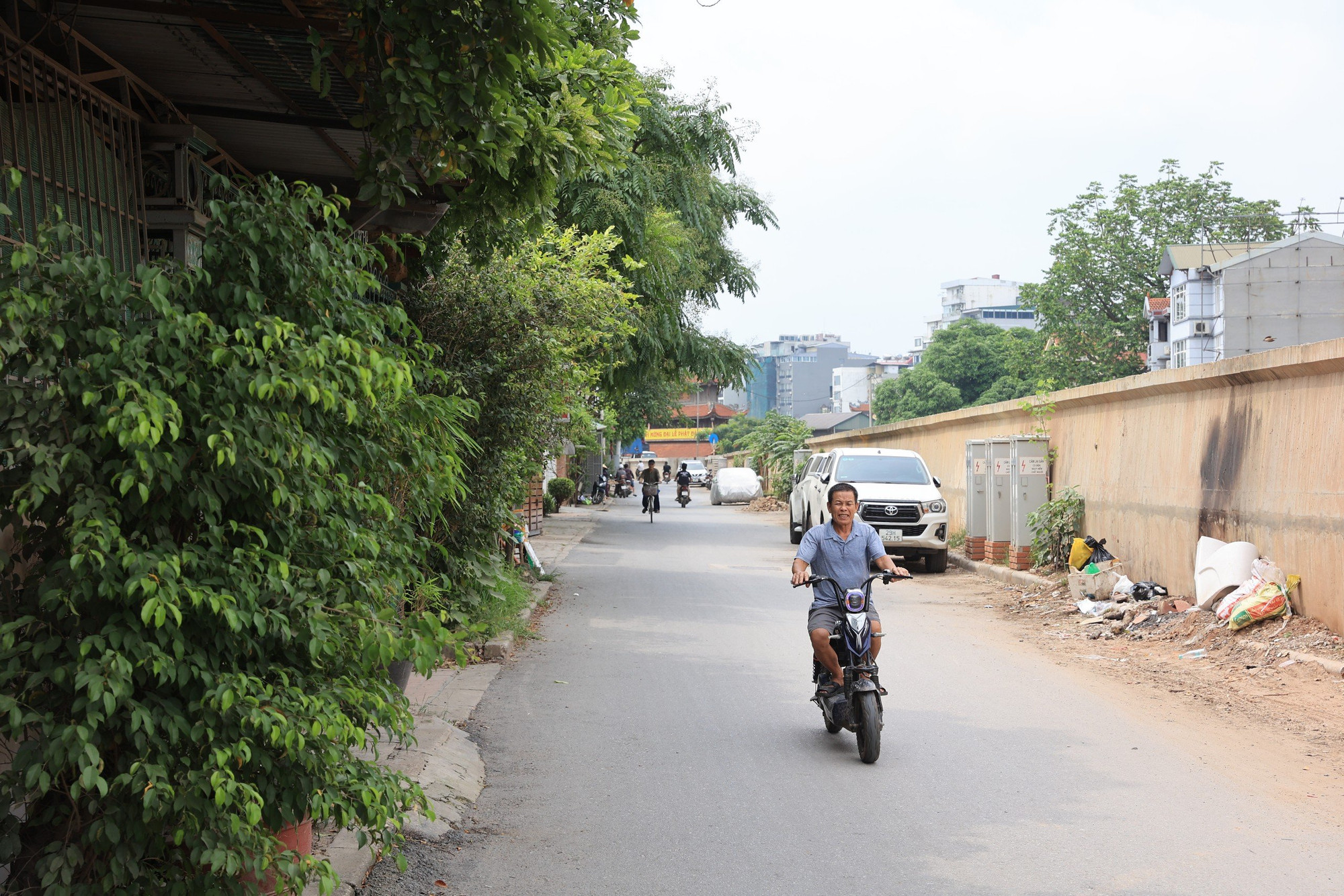 Người dân sinh sống ở khu vực này rất mong dự án sớm hoàn thiện và đưa vào hoạt động sau 4 năm sống trong cảnh bụi bặm... Người dân sinh sống ở khu vực này rất mong dự án sớm hoàn thiện và đưa vào hoạt động sau 4 năm sống trong cảnh bụi bặm...
