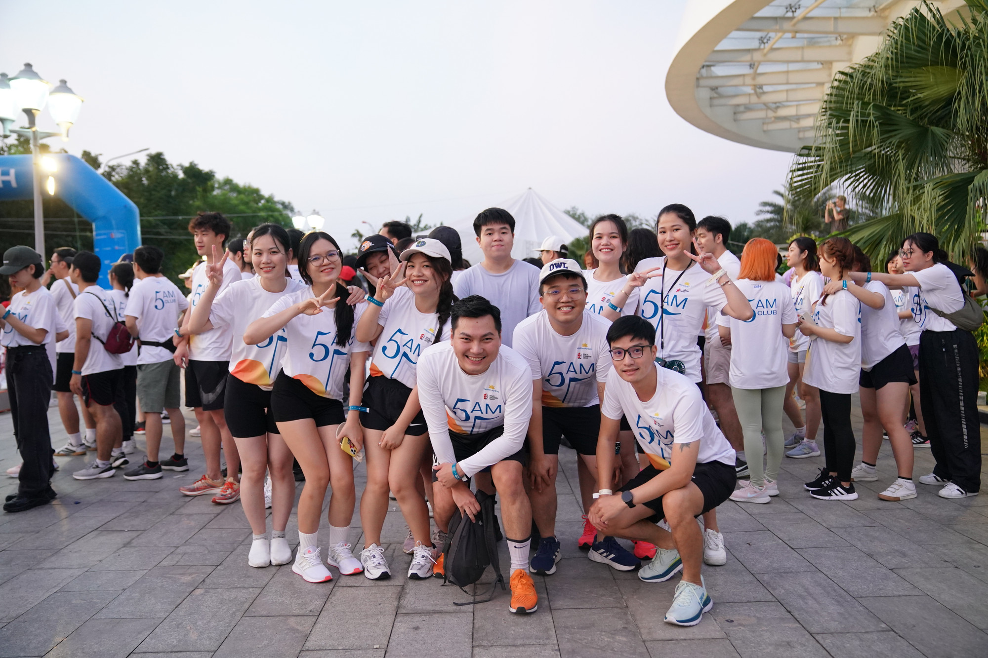 [Ảnh] Dàn nghệ sĩ nổi tiếng "cháy" hết mình với 5AM - Cùng đón bình minh ảnh 4