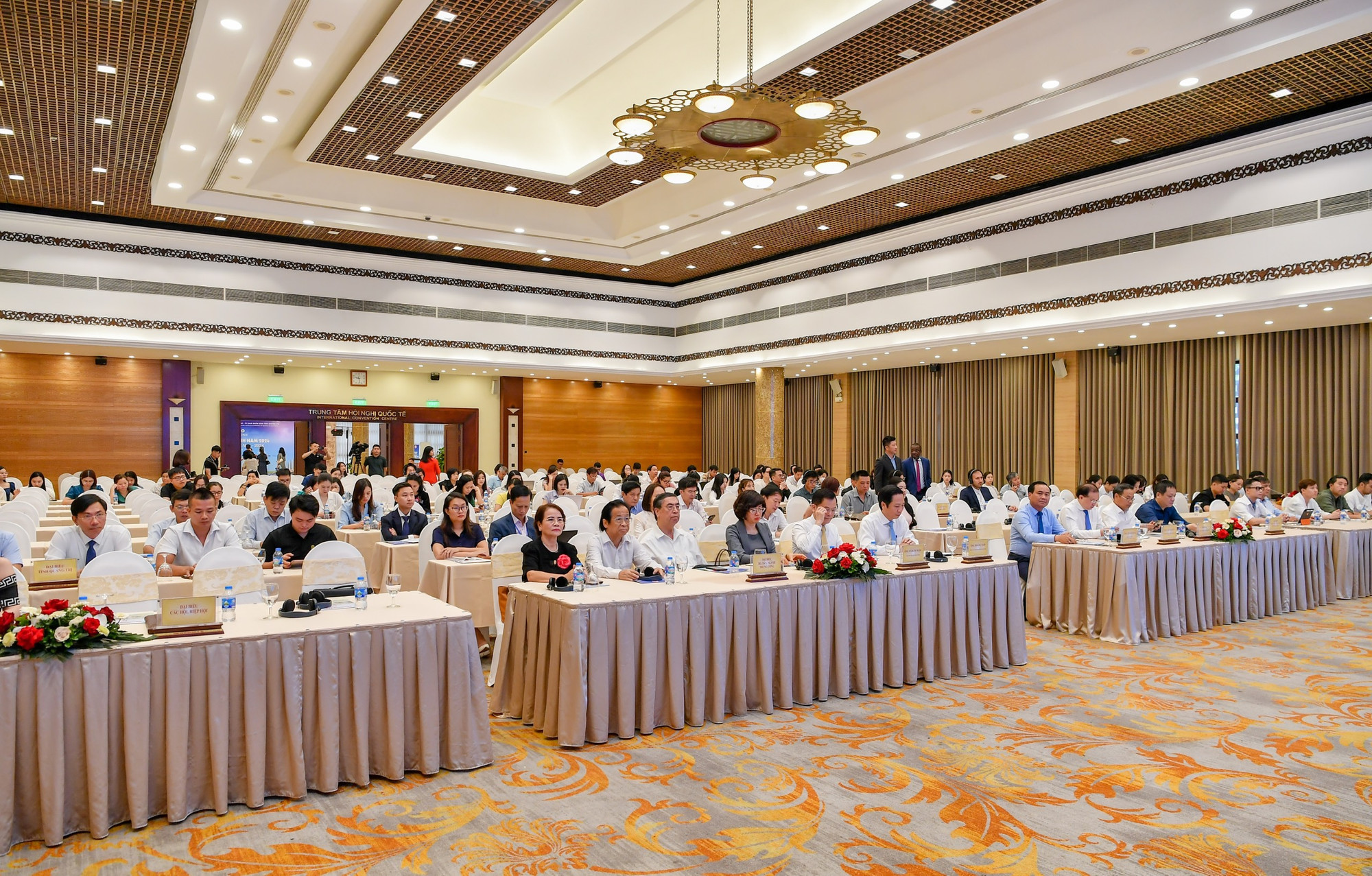 Quang cảnh buổi họp báo. Quang cảnh buổi họp báo.