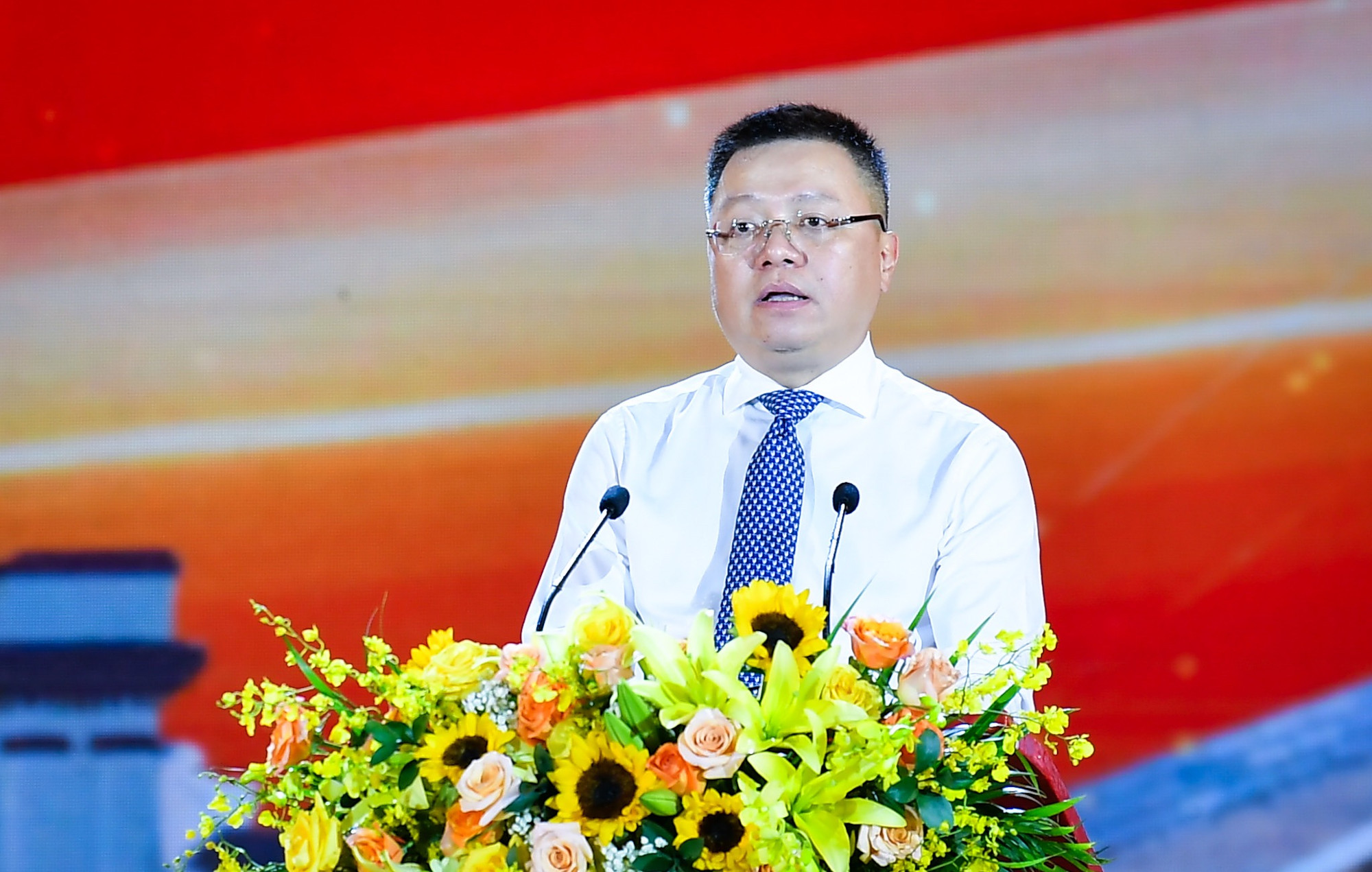 Theo đồng chí Lê Quốc Minh, chương trình Vĩ tuyến 17 - Khát vọng hòa bình sẽ góp phần tôn vinh những giá trị bất hủ của hòa bình, qua đó truyền năng lượng của quá khứ tới hiện tại và tương lai. Theo đồng chí Lê Quốc Minh, chương trình Vĩ tuyến 17 - Khát vọng hòa bình sẽ góp phần tôn vinh những giá trị bất hủ của hòa bình, qua đó truyền năng lượng của quá khứ tới hiện tại và tương lai.