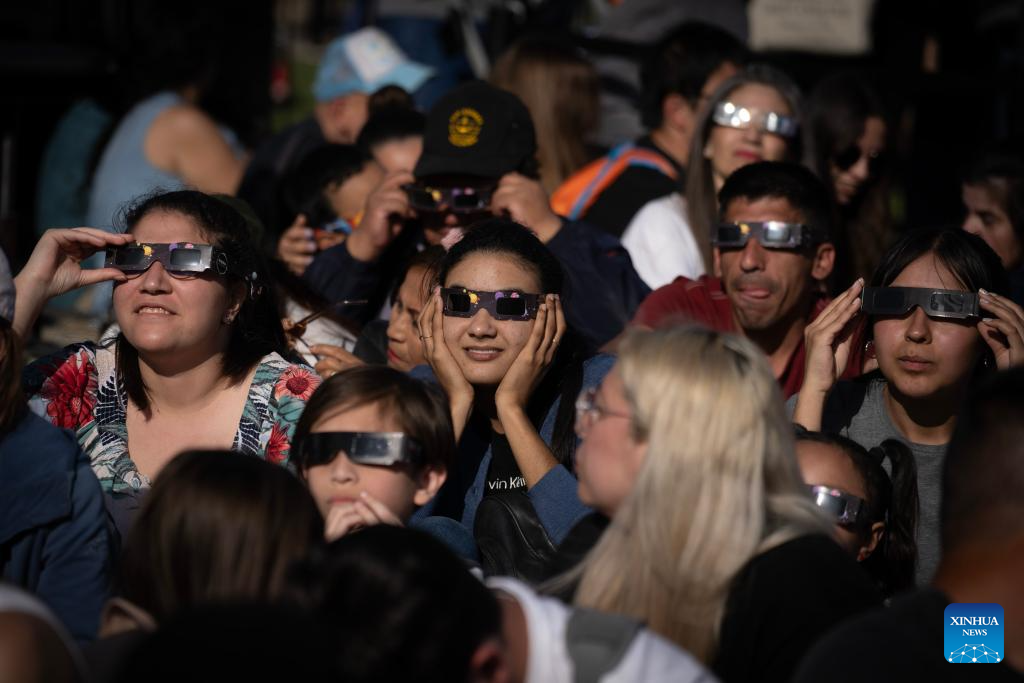 [Ảnh] Nhật thực hình khuyên tạo ra 'vòng lửa' kỳ diệu trên bầu trời Nam Mỹ ảnh 10