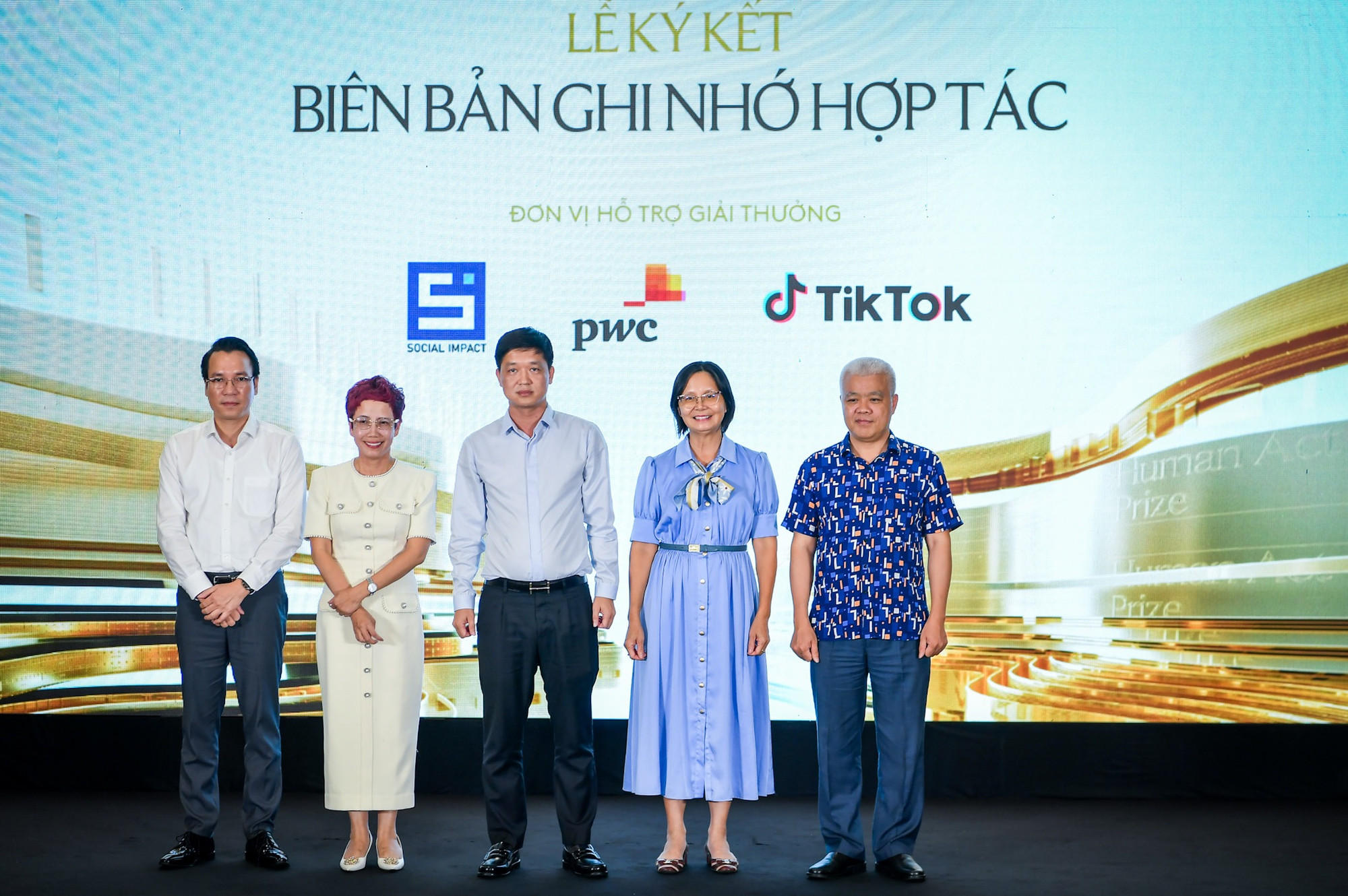 Lễ ký kết Biên bản ghi nhớ hợp tác với các đơn vị hỗ trợ giải thưởng nhằm nâng cao chất lượng cung cấp thông tin, chất lượng tổ chức các diễn đàn, hội thảo, khóa học về dự án cộng đồng…