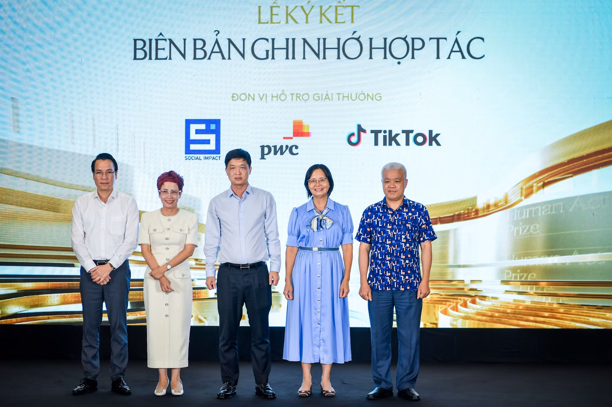 Lễ ký kết Biên bản ghi nhớ hợp tác với các đơn vị hỗ trợ giải thưởng nhằm nâng cao chất lượng cung cấp thông tin, chất lượng tổ chức các diễn đàn, hội thảo, khóa học về dự án cộng đồng…