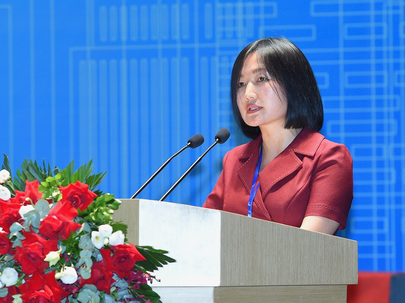 Bà Vũ Thị Mai, Giám đốc nhân sự Tập đoàn Công nghiệp – Viễn thông Quân đội Viettel, chia sẻ về chuyển đổi số và ứng dụng KHCN vào quá trình sản xuất, kinh doanh, góp phần nâng cao năng suất lao động.