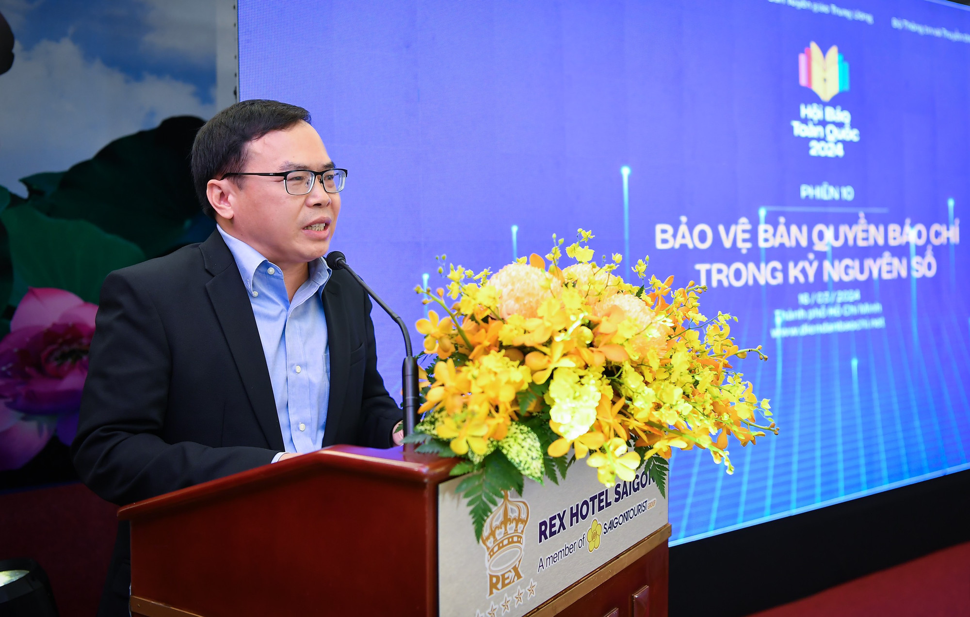 Nhà báo Dương Quang, Phó Tổng Biên tập Báo Người Lao Động chia sẻ về kinh nghiệm bảo vệ bản quyền tại phiên thảo luận.