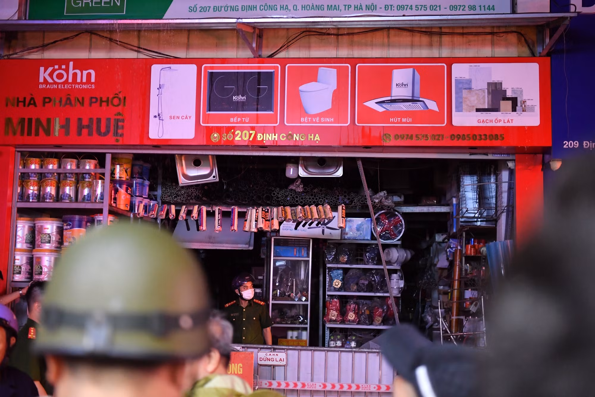 Khu vực tầng 1 lửa không bén xuống...