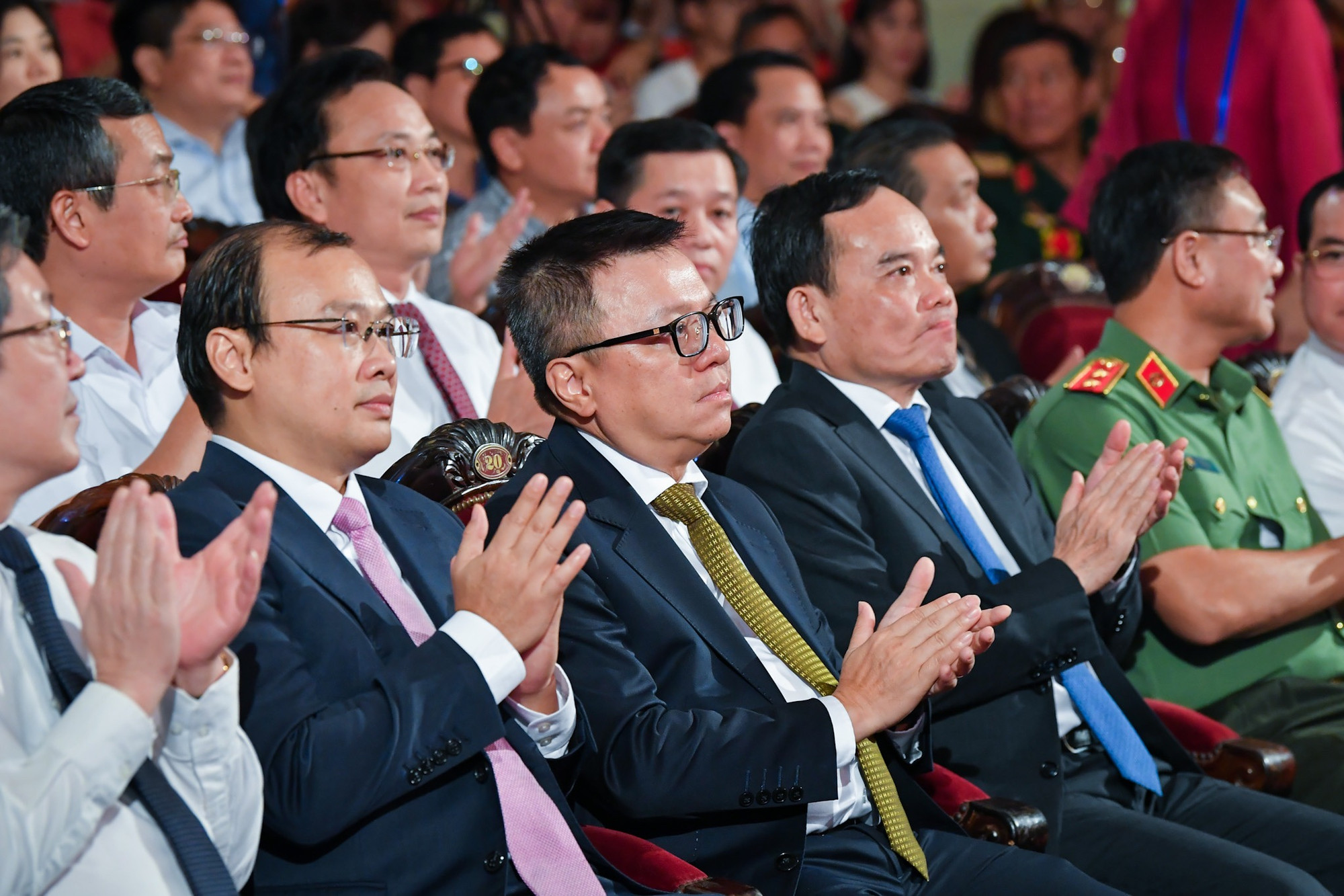 Các đồng chí lãnh đạo Đảng, Nhà nước cùng các đại biểu tham dự chương trình Sao Độc lập năm 2024. Các đồng chí lãnh đạo Đảng, Nhà nước cùng các đại biểu tham dự chương trình Sao Độc lập năm 2024.