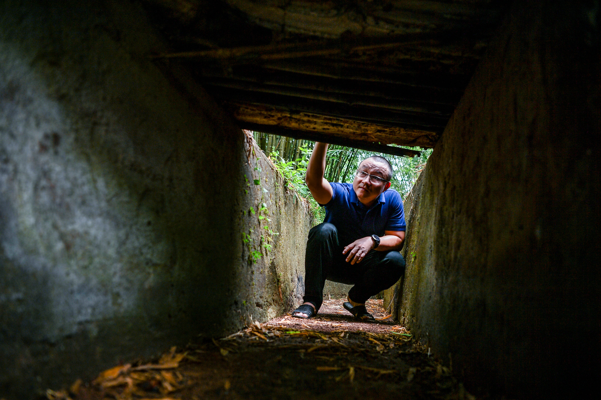 Bên cạnh hệ thống "làng trong lòng đất", địa đạo Vịnh Mốc còn được bố trí nhiều giao thông hào chung quanh để phục vụ chiến đấu và sản xuất. Bên cạnh hệ thống "làng trong lòng đất", địa đạo Vịnh Mốc còn được bố trí nhiều giao thông hào chung quanh để phục vụ chiến đấu và sản xuất.