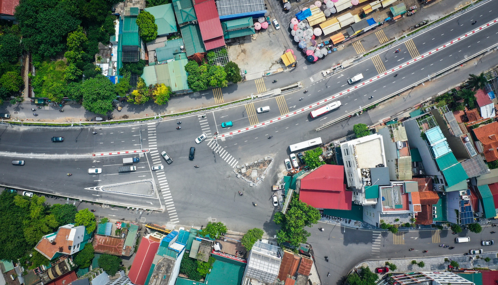 [Ảnh] Diện mạo mới của dự án mở rộng đường Âu Cơ-Nghi Tàm ảnh 4