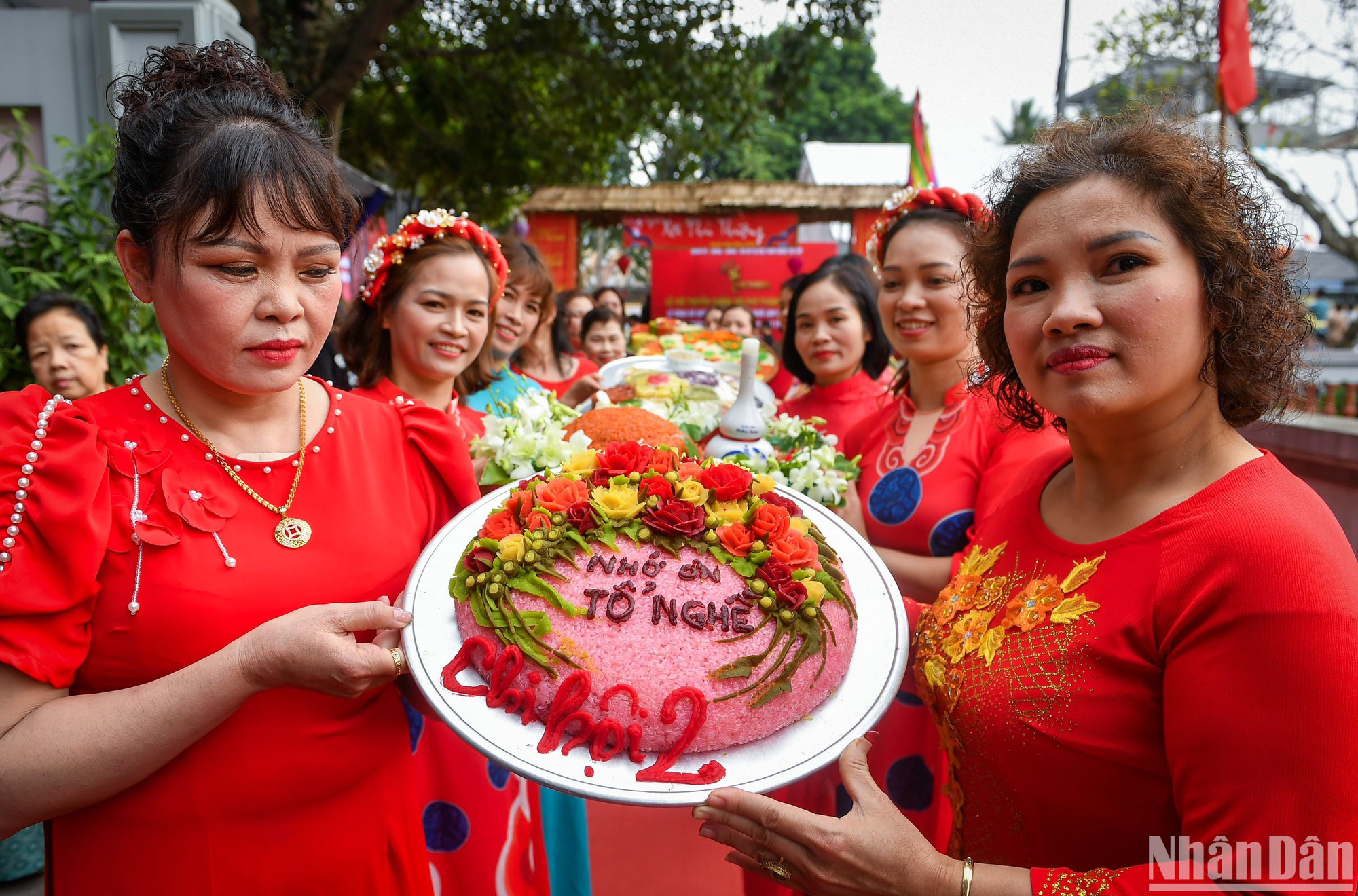 [Ảnh] Lễ hội xôi đặc sắc tại làng cổ ven sông Hồng