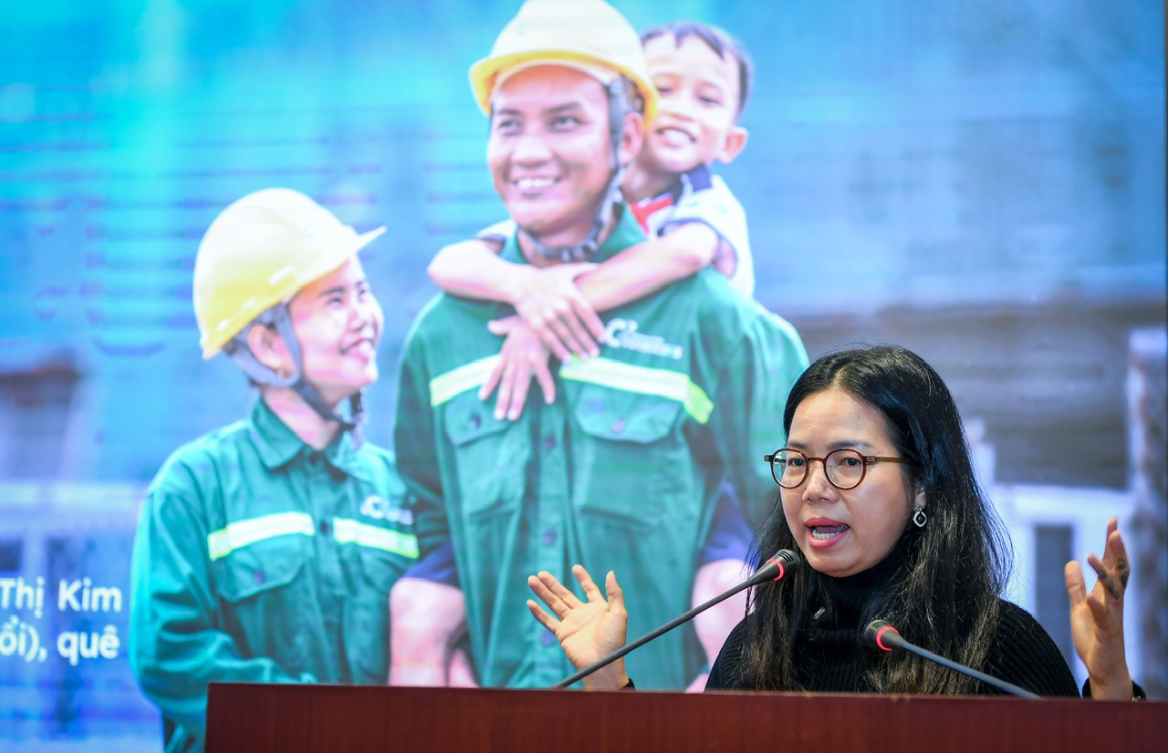 Bà Nguyễn Trình Thùy Trang, Phó Tổng Giám đốc Coteccons chia sẻ tại Lễ ra mắt chương trình.