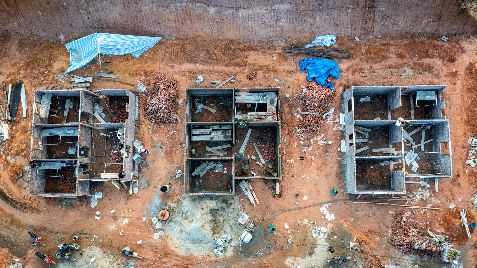 Những ngôi nhà đầu tiên trên "làng ruộng bậc thang" được hình thành...