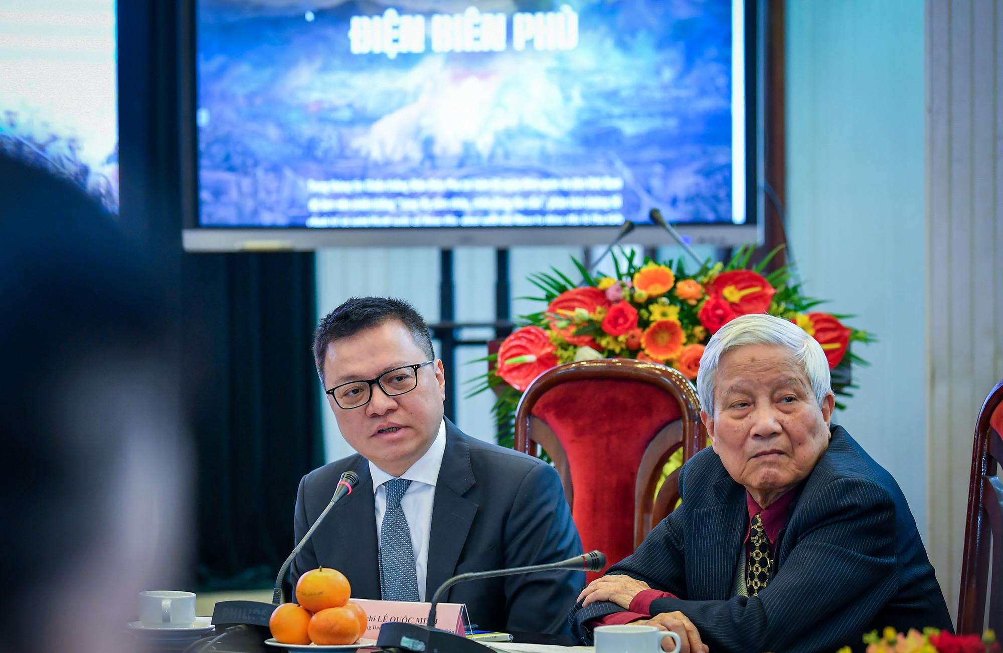 Đồng chí Lê Quốc Minh trao đổi với đại diện các cơ quan báo chí tại sự kiện.