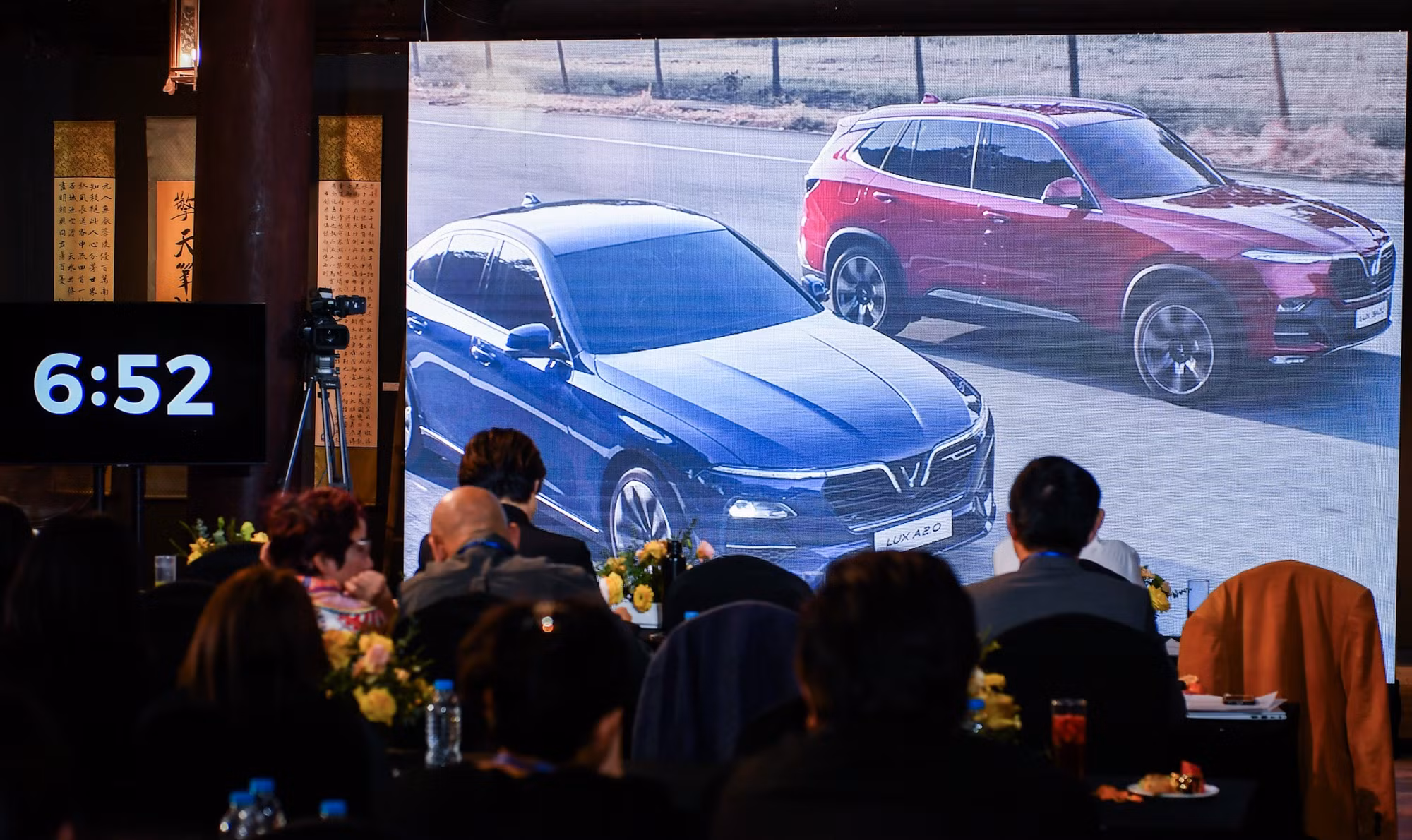 Dự án xe điện của VinFast tập trung giải quyết hai bài toán nan giải của giao thông Việt Nam: Ô nhiễm không khí và sự phụ thuộc vào nhiên liệu hóa thạch. Dự án xe điện của VinFast tập trung giải quyết hai bài toán nan giải của giao thông Việt Nam: Ô nhiễm không khí và sự phụ thuộc vào nhiên liệu hóa thạch.