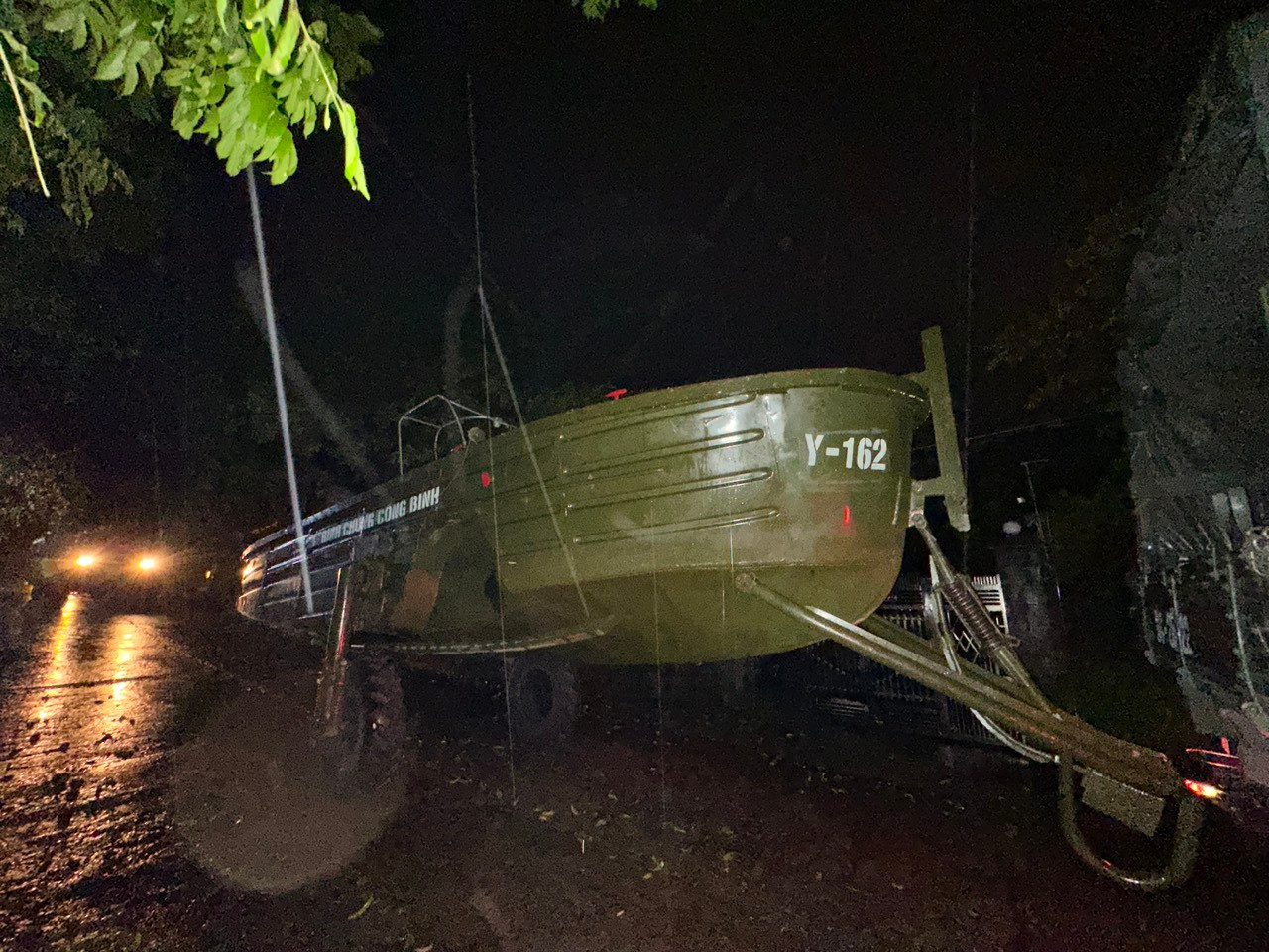 Tập kết xuồng tại xã Hương Nộn, huyện Lâm Thao.