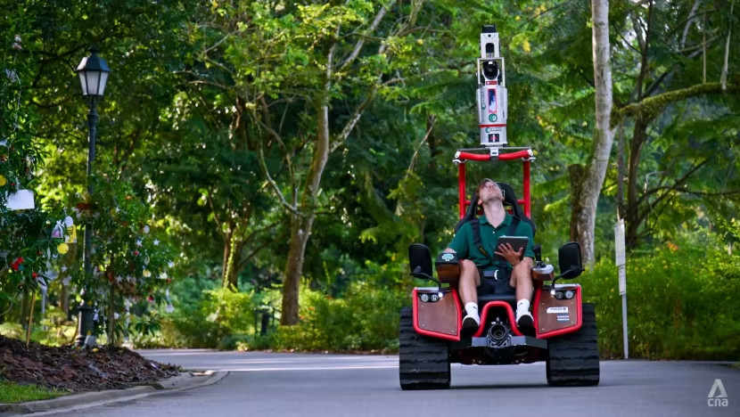 Xe tự hành có chức năng quét và lập bản đồ 3D cây xanh tại Singapore. (Ảnh: CNA) Xe tự hành có chức năng quét và lập bản đồ 3D cây xanh tại Singapore. (Ảnh: CNA)