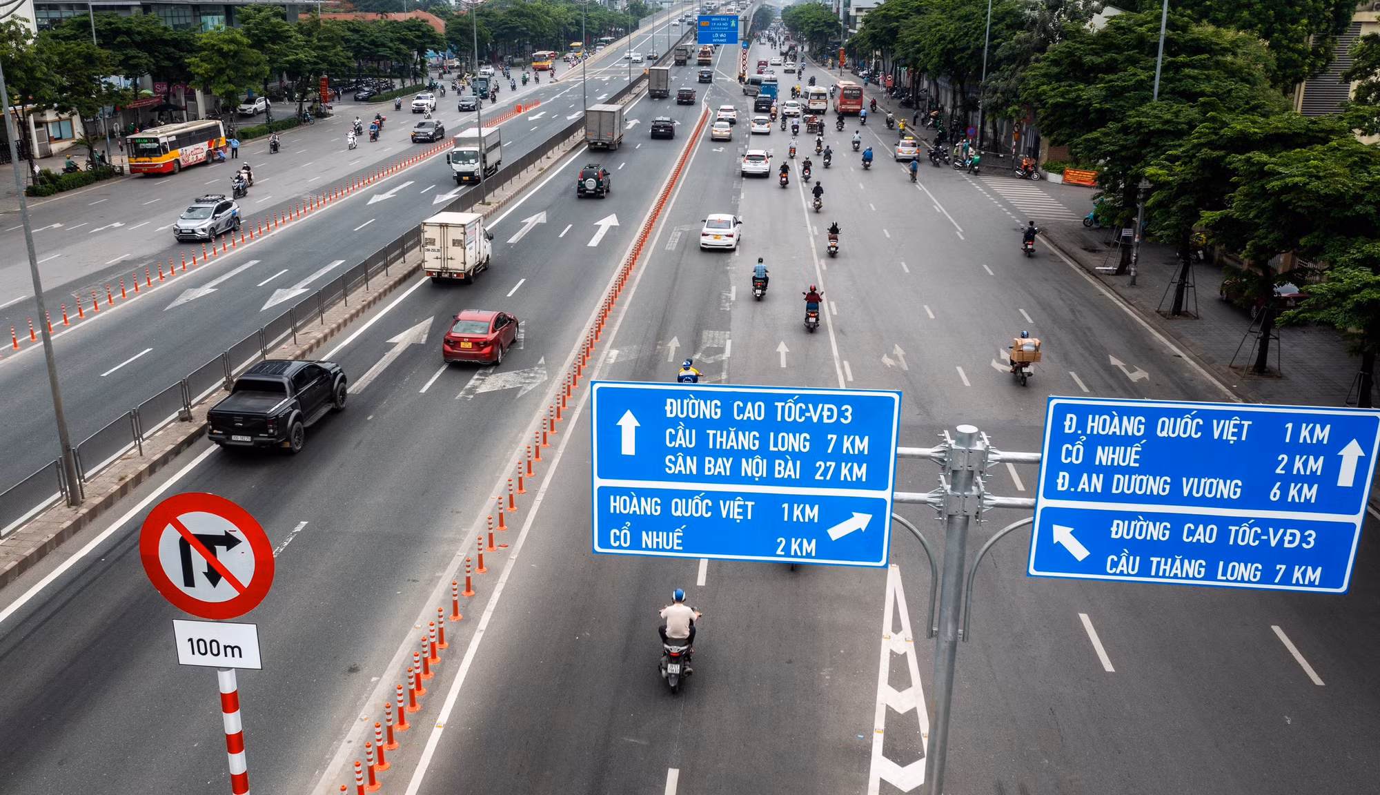 Sau khi thoát khỏi cầu vượt Mai Dịch, các phương tiện sẽ có 2 hướng lưu thông lên đường cao tốc Vành đai 3 hướng về Cầu Thăng Long-Sân bay Nội Bài hoặc rẽ phải ra Hoàng Quốc Việt, Cổ Nhuế.