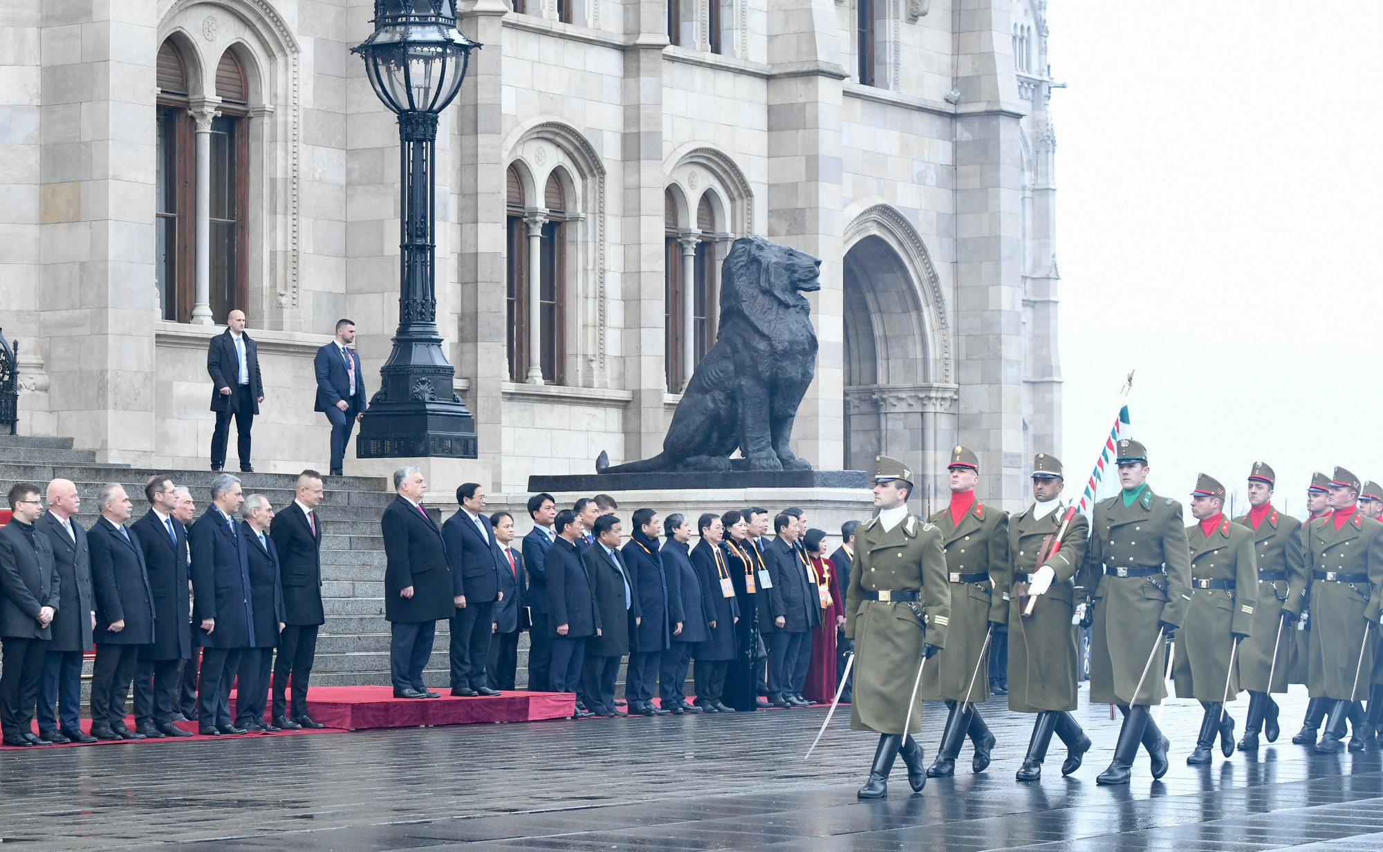 [Ảnh] Lễ đón Thủ tướng Phạm Minh Chính thăm chính thức Hungary ảnh 9