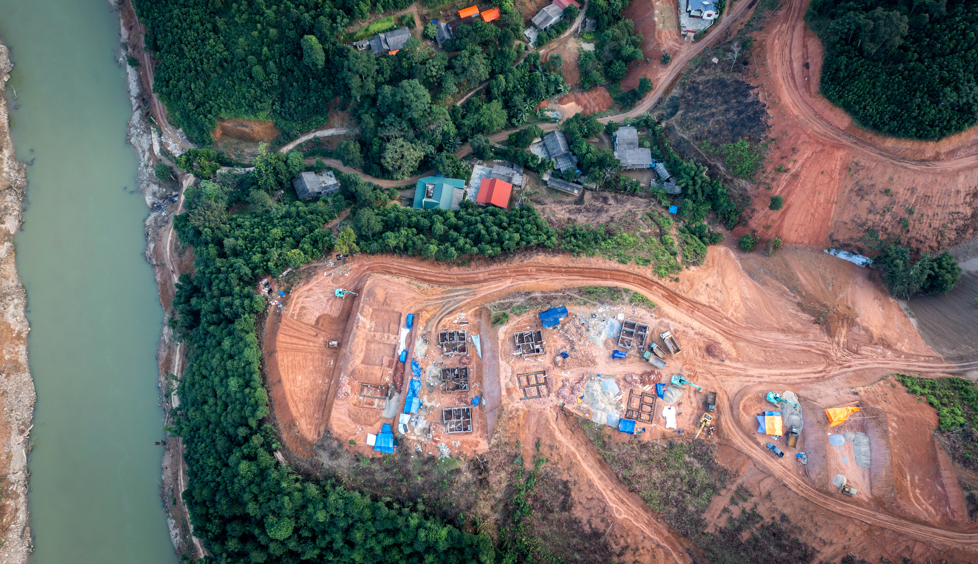 Hiện, việc tạo móng đã cơ bản hoàn tất.