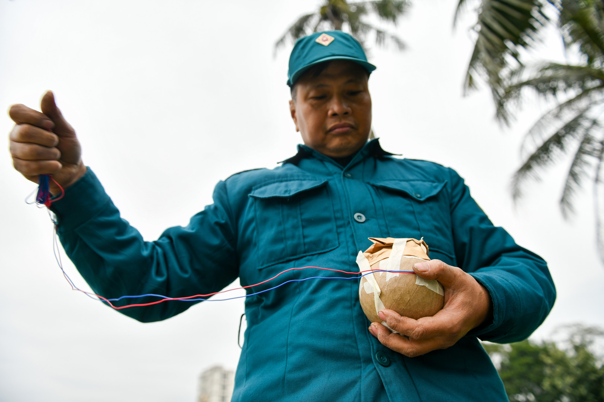 Theo Bộ Tư lệnh Thủ đô Hà Nội, tại mỗi trận địa pháo sẽ có từ 60 đến 80 cán bộ, chiến sĩ phối hợp với lực lượng địa phương để bảo đảm an toàn trong suốt quá trình bắn pháo.