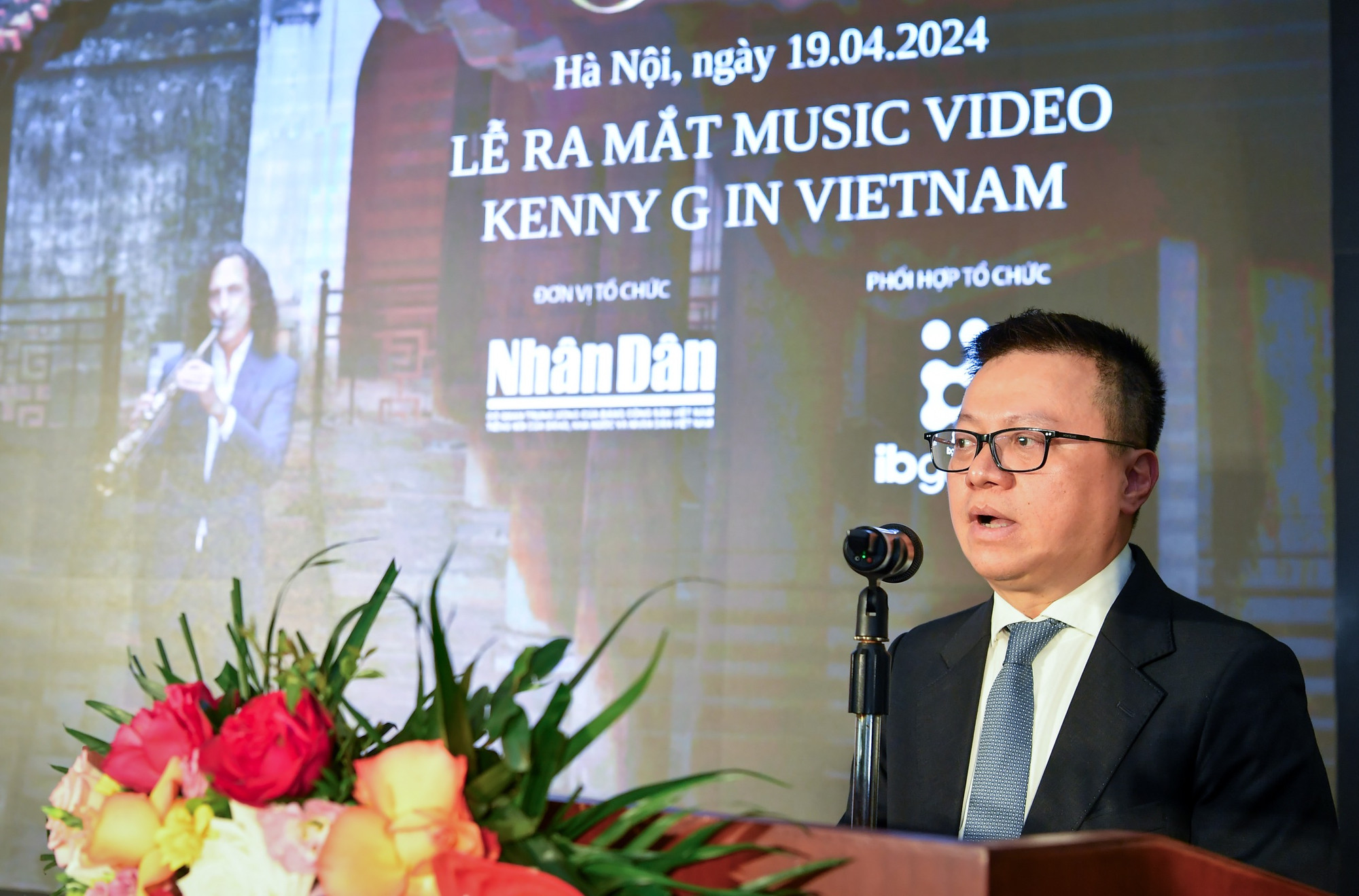 Ông Lê Quốc Minh phát biểu tại buổi ra mắt MV "Going Home".