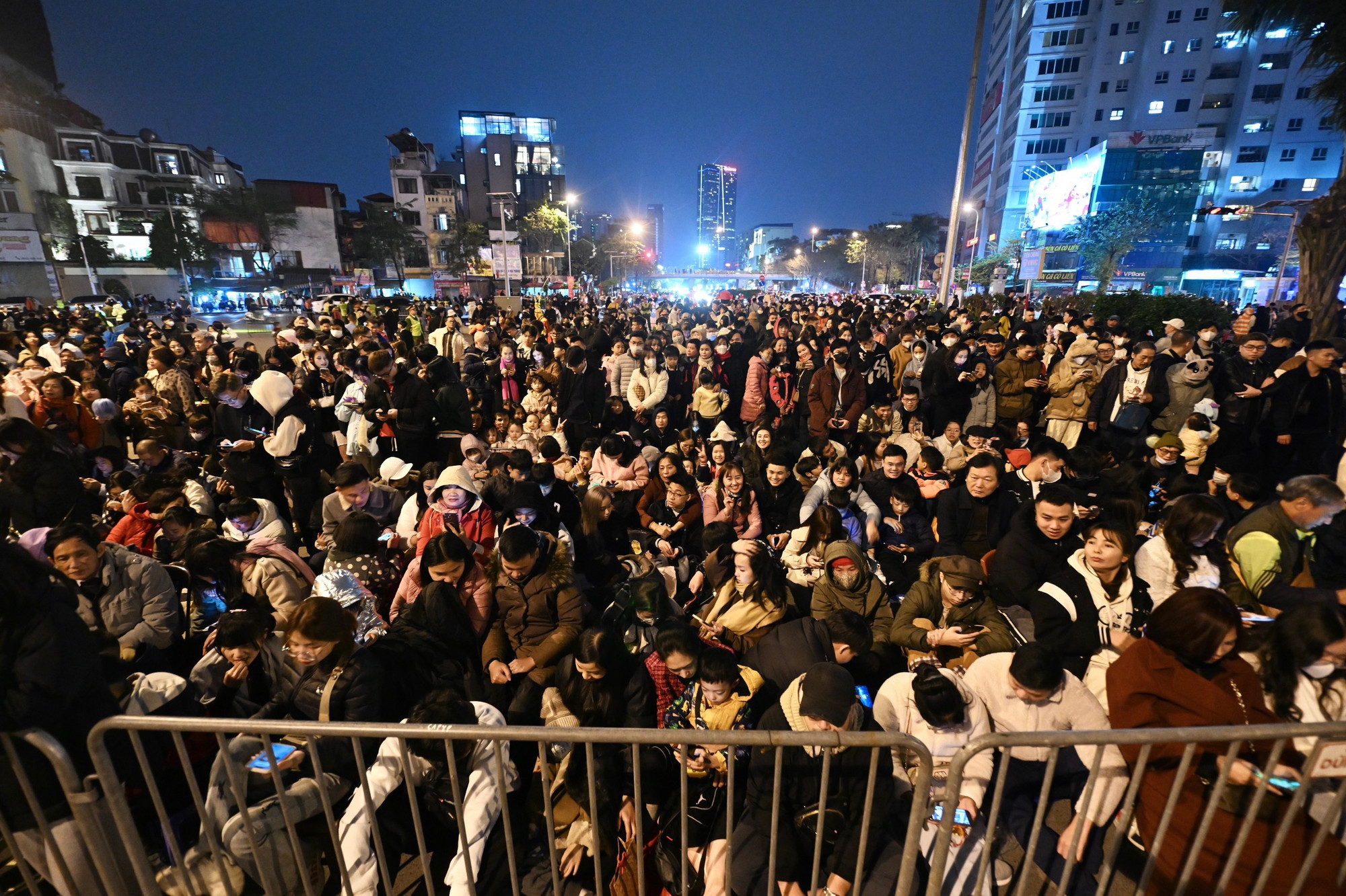 Sau thành công của chương trình tổng duyệt, sự kiện đã thu hút được sự quan tâm đặc biệt của người dân Thủ đô. Sau thành công của chương trình tổng duyệt, sự kiện đã thu hút được sự quan tâm đặc biệt của người dân Thủ đô.