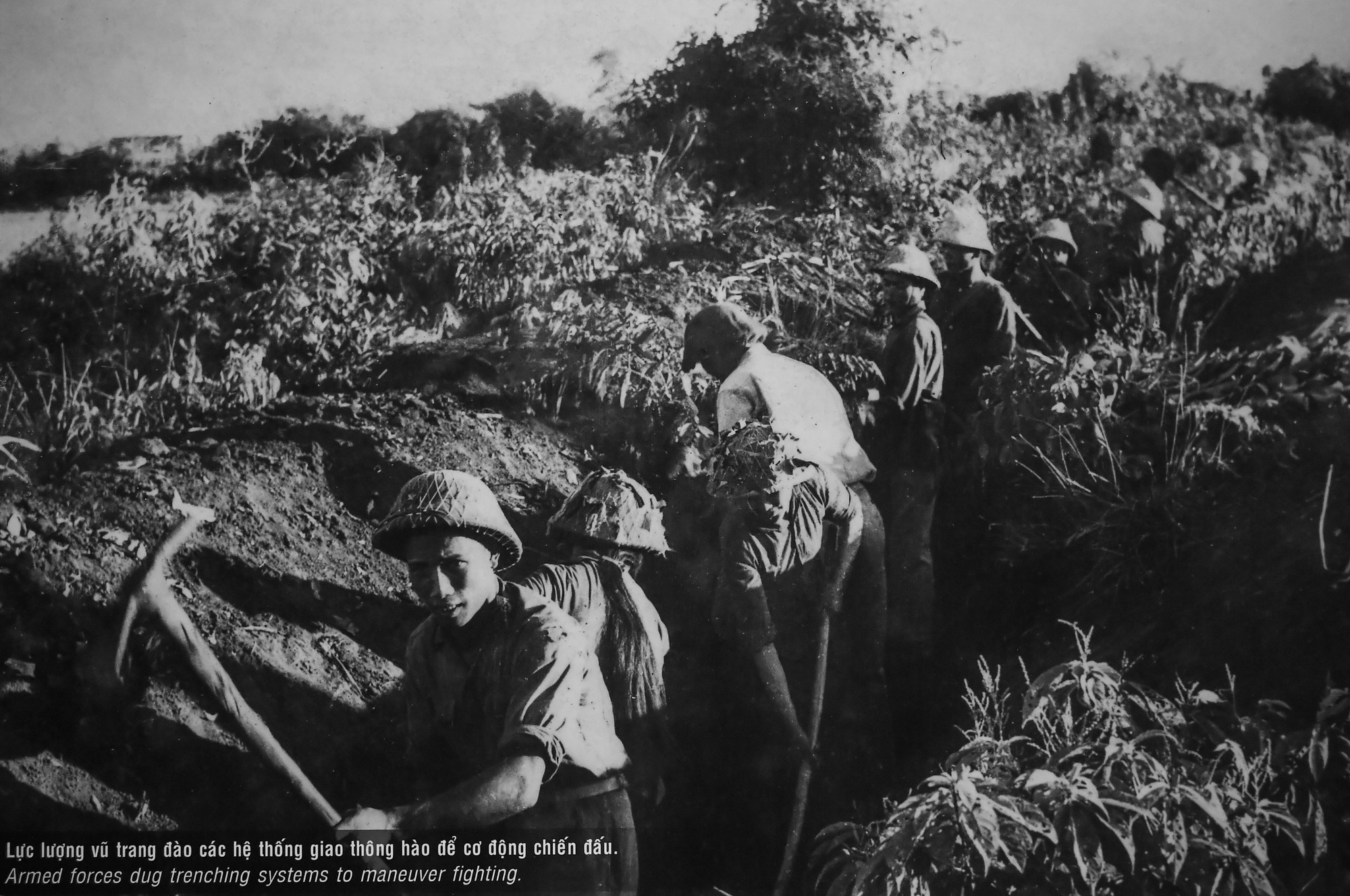 Địa đạo Vịnh Mốc là sự kết hợp hệ thống địa đạo nhân dân thôn Vịnh Mốc, thôn Sơn Hạ và Địa đạo đồn Công an vũ trang 140 thông nhau thành hệ thống liên hoàn khép kín. Địa đạo Vịnh Mốc là sự kết hợp hệ thống địa đạo nhân dân thôn Vịnh Mốc, thôn Sơn Hạ và Địa đạo đồn Công an vũ trang 140 thông nhau thành hệ thống liên hoàn khép kín.