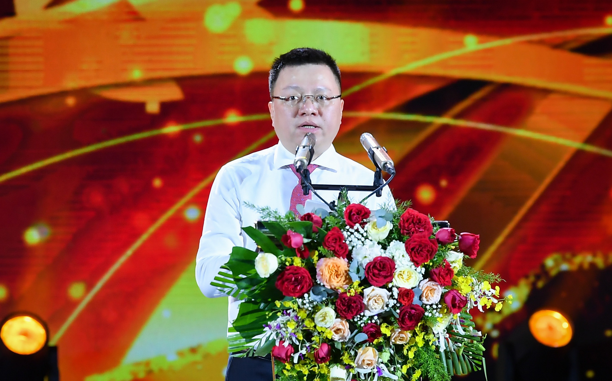 Đồng chí Lê Quốc Minh, Ủy viên Trung ương Đảng, Tổng Biên tập Báo Nhân Dân, Phó Trưởng Ban Tuyên giáo Trung ương, Chủ tịch Hội Nhà báo Việt Nam phát biểu khai mạc chương trình.