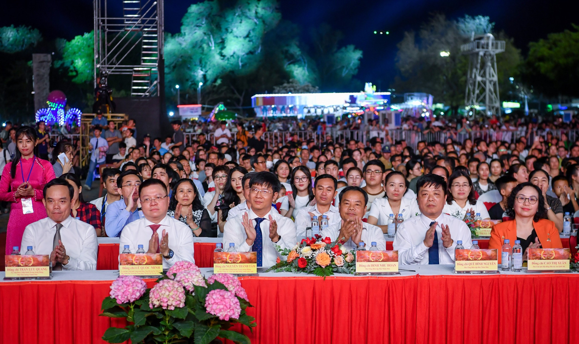 Các đại biểu tham dự chương trình Tây Ninh - Khúc hát tự hào.