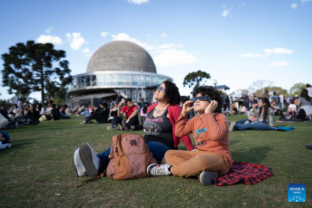 [Ảnh] Nhật thực hình khuyên tạo ra 'vòng lửa' kỳ diệu trên bầu trời Nam Mỹ ảnh 11