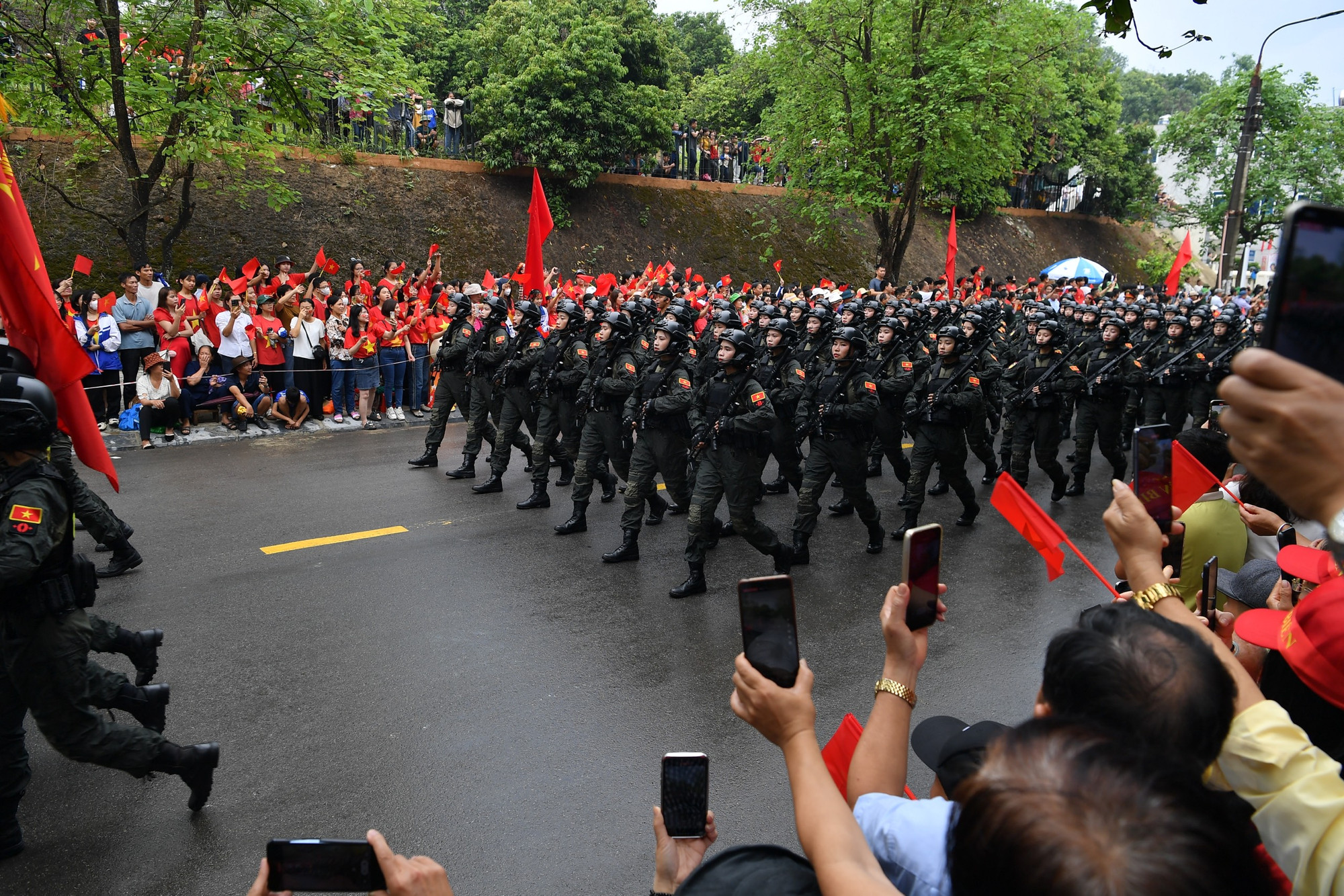 Không khí đặc biệt tại thành phố Điện Biên Phủ sáng 7/5.