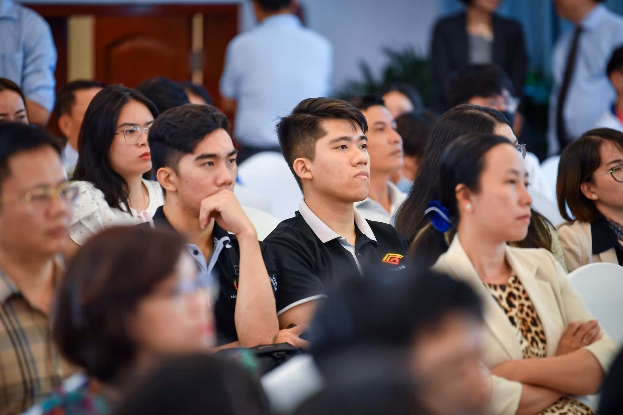 Đông đảo nhà báo, công chúng báo chí tham dự phiên thảo luận.
