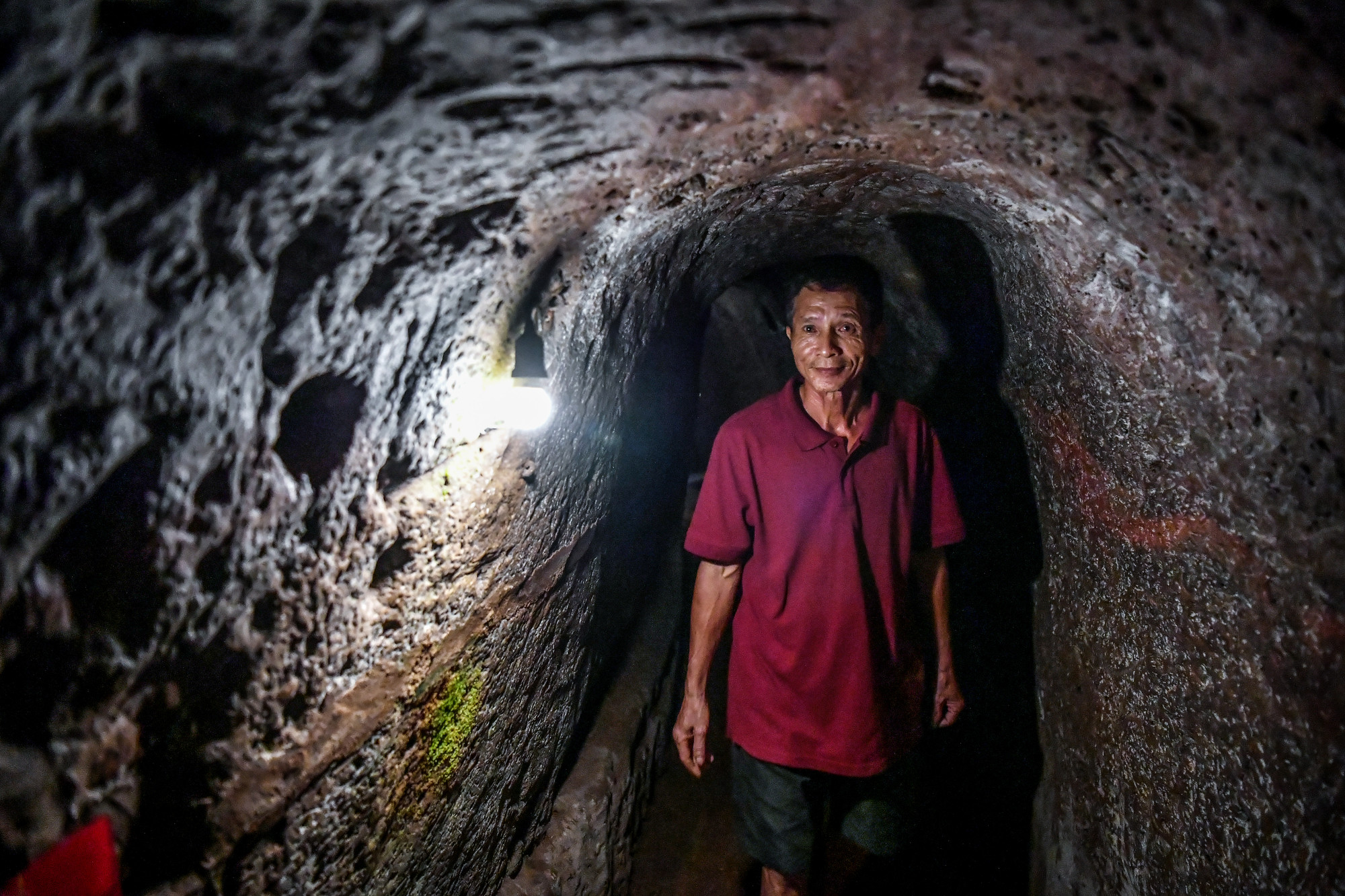 Đây là một trong 114 địa đạo lớn, nhỏ được đào trên toàn huyện Vĩnh Linh với tổng chiều dài gần 42km. Hệ thống địa đạo gồm 3 tầng thông nhau, tầng 1 có độ sâu cách mặt đất 12m, nơi đóng trụ sở chính quyền và đơn vị quân sự. Tầng 2 cách mặt đất 15m là nơi sinh sống của dân làng. Đây là một trong 114 địa đạo lớn, nhỏ được đào trên toàn huyện Vĩnh Linh với tổng chiều dài gần 42km. Hệ thống địa đạo gồm 3 tầng thông nhau, tầng 1 có độ sâu cách mặt đất 12m, nơi đóng trụ sở chính quyền và đơn vị quân sự. Tầng 2 cách mặt đất 15m là nơi sinh sống của dân làng.