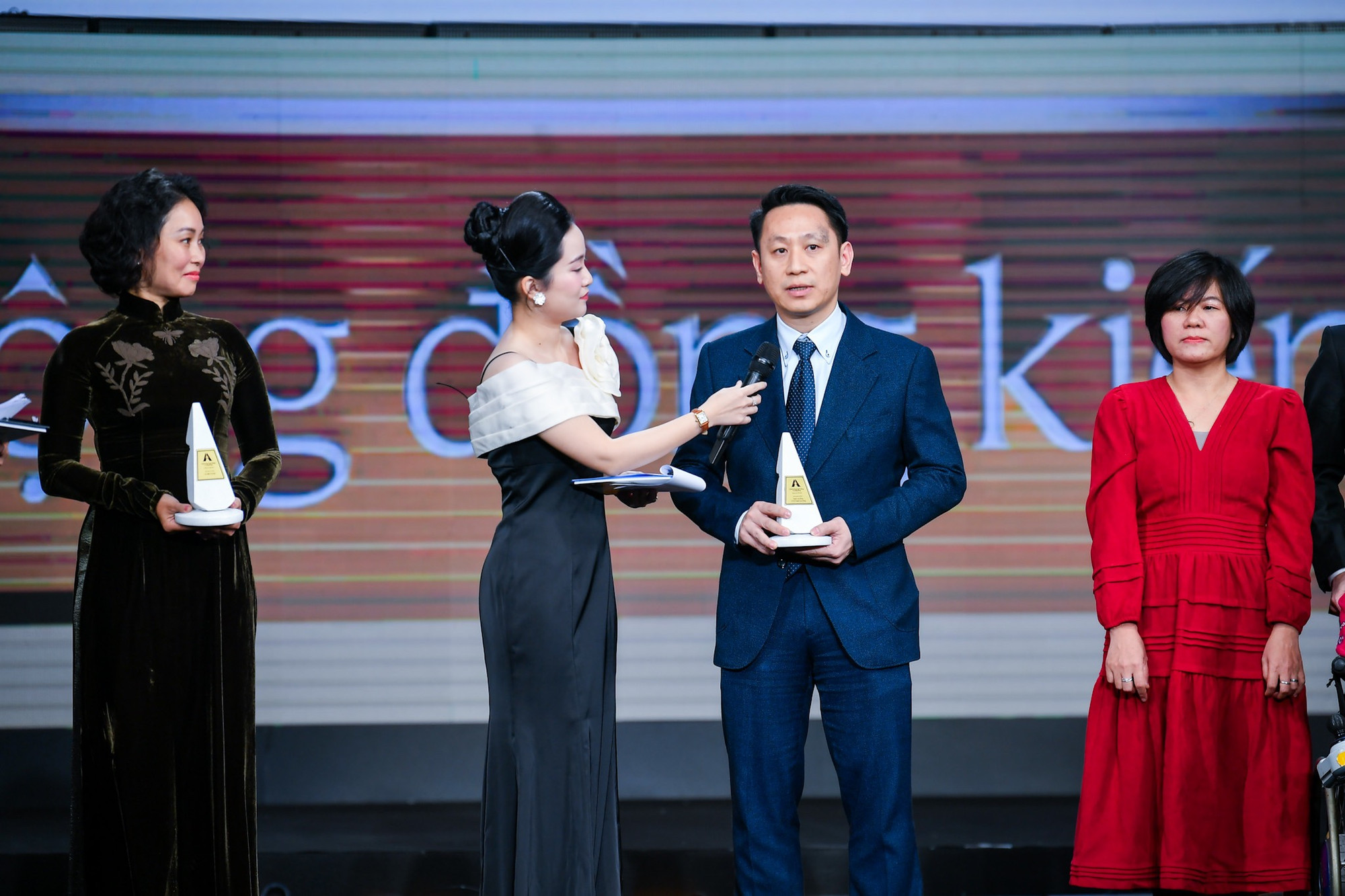 Đại diện các dự án chia sẻ tại lễ trao giải.