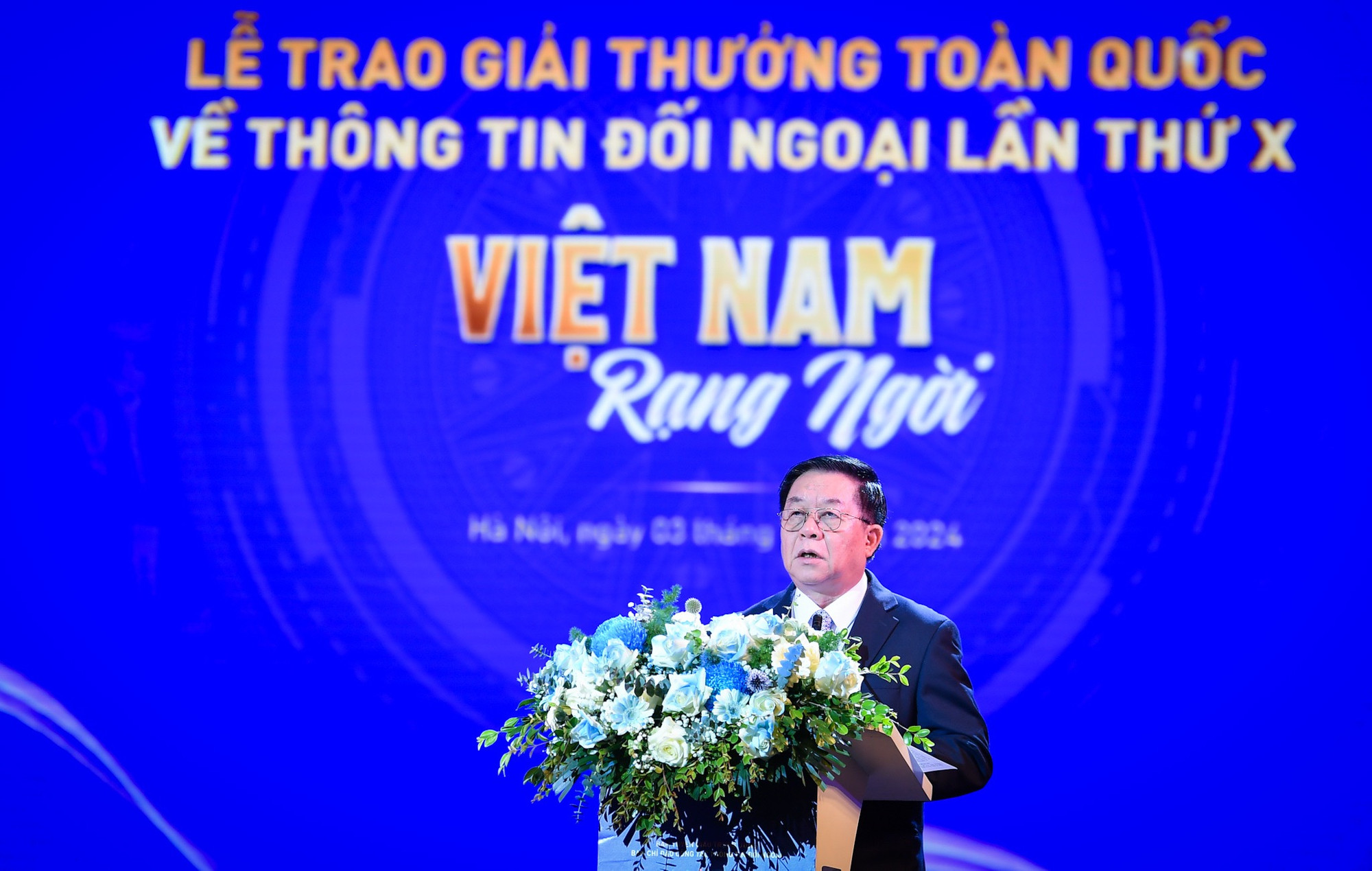 Đồng chí Nguyễn Trọng Nghĩa, Ủy viên Bộ Chính trị, Bí thư Trung ương Đảng, Trưởng Ban Tuyên giáo Trung ương, Trưởng Ban Chỉ đạo Công tác thông tin đối ngoại, thay mặt lãnh đạo Đảng, Nhà nước chúc mừng các tác giả đoạt giải.