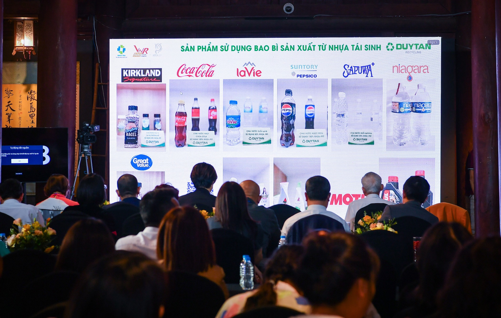 Điểm khác biệt của DUYTAN nằm ở công nghệ hàng đầu thế giới và cam kết về chất lượng. Sản phẩm hạt nhựa tái sinh của công ty đáp ứng các tiêu chuẩn nghiêm ngặt của FDA (Cục Quản lý Thực phẩm và Dược phẩm Hoa Kỳ) và EFSA (Cơ quan An toàn thực phẩm châu Âu).